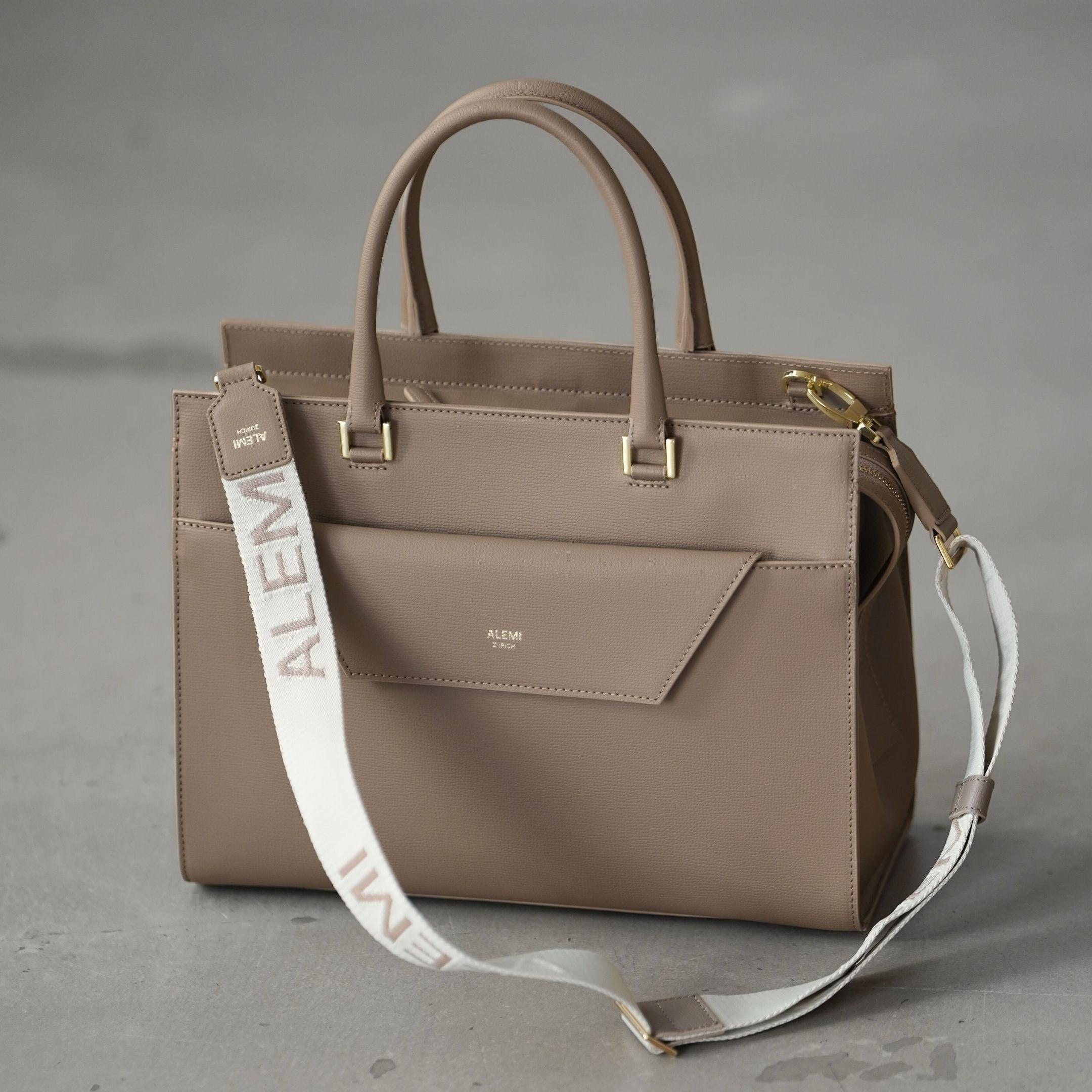 ALEMI Zurich | Adjustable Strap | Greige | Pebbled Leather | Strap on Central Laptopbag
