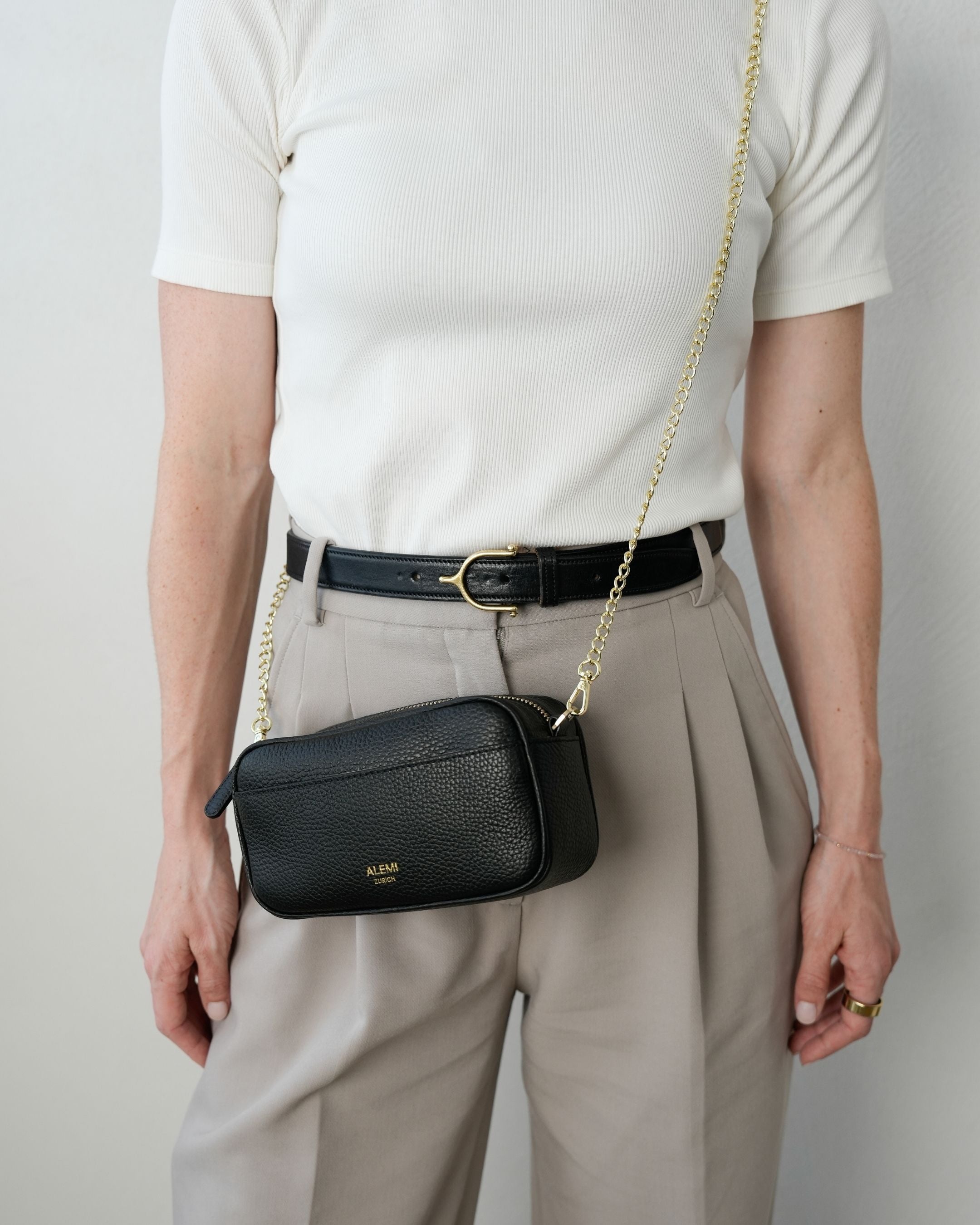 ALEMI Zurich | BELVOIR | Small Bag | Black | Soft Grain Leather | Model carrying bag