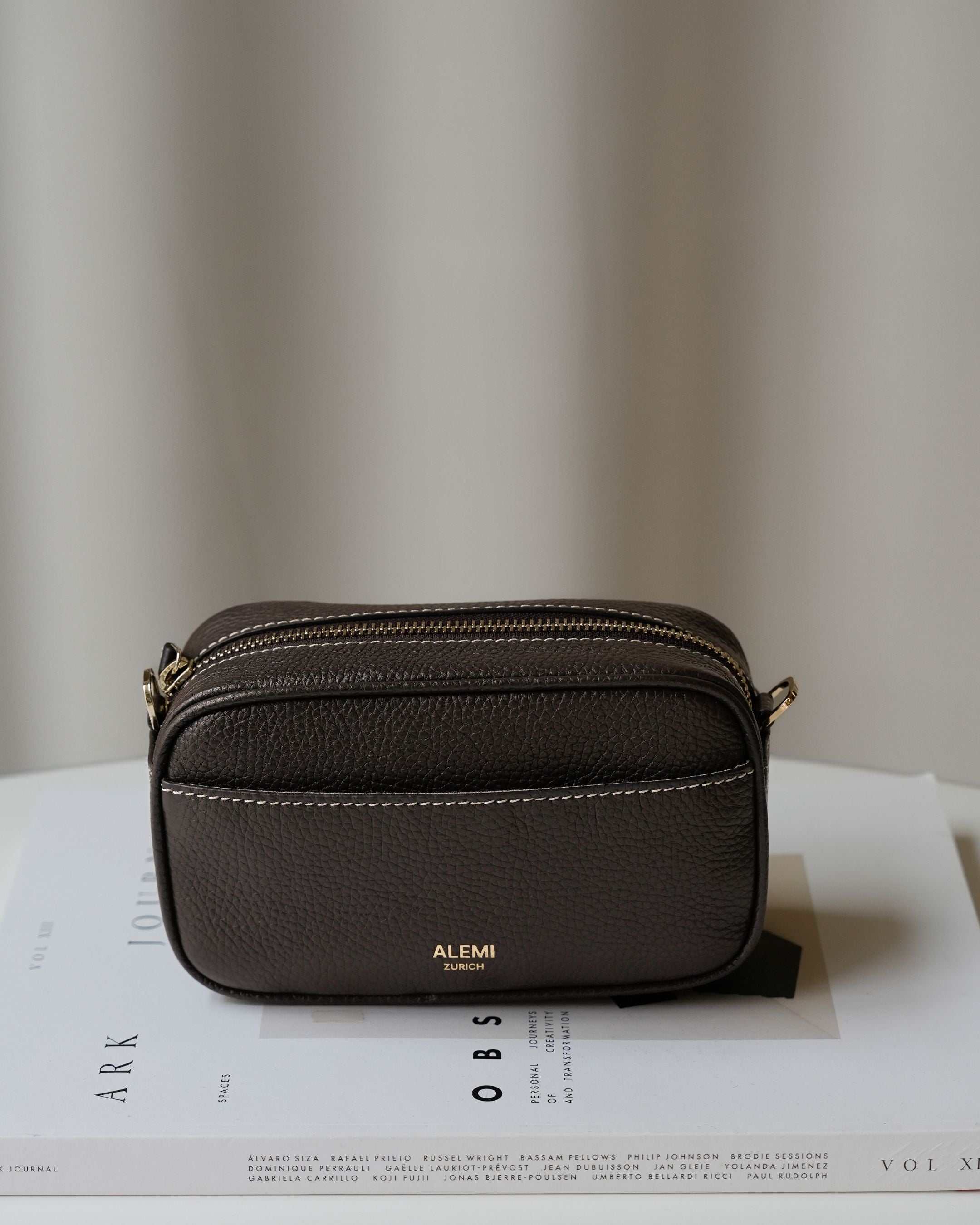 ALEMI Zurich | BELVOIR | Small Bag | Dark Brown | Soft Grain Leather | Lifestyle shot