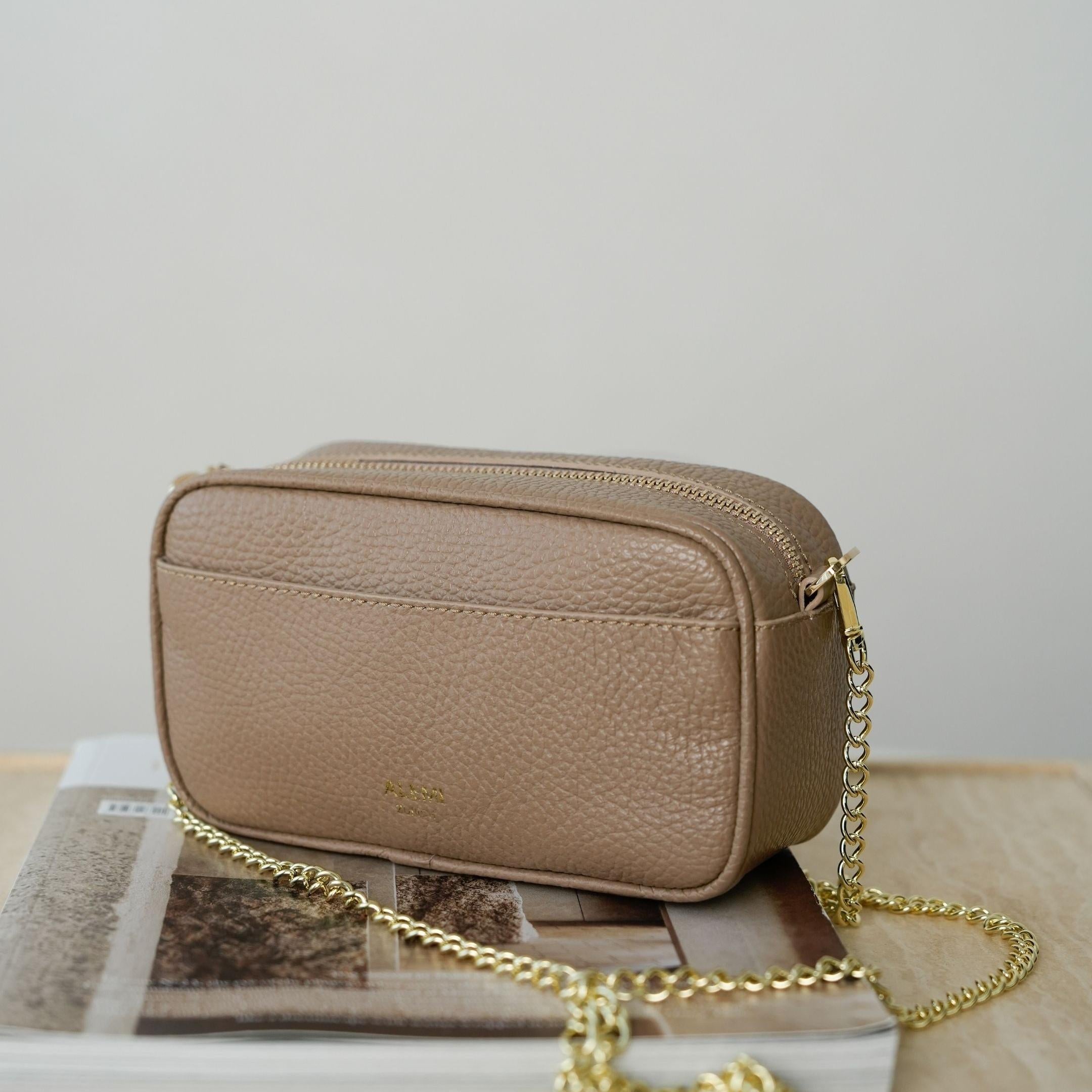 ALEMI Zurich | BELVOIR | Small Bag | Greige | Soft Grain Leather | Bag front