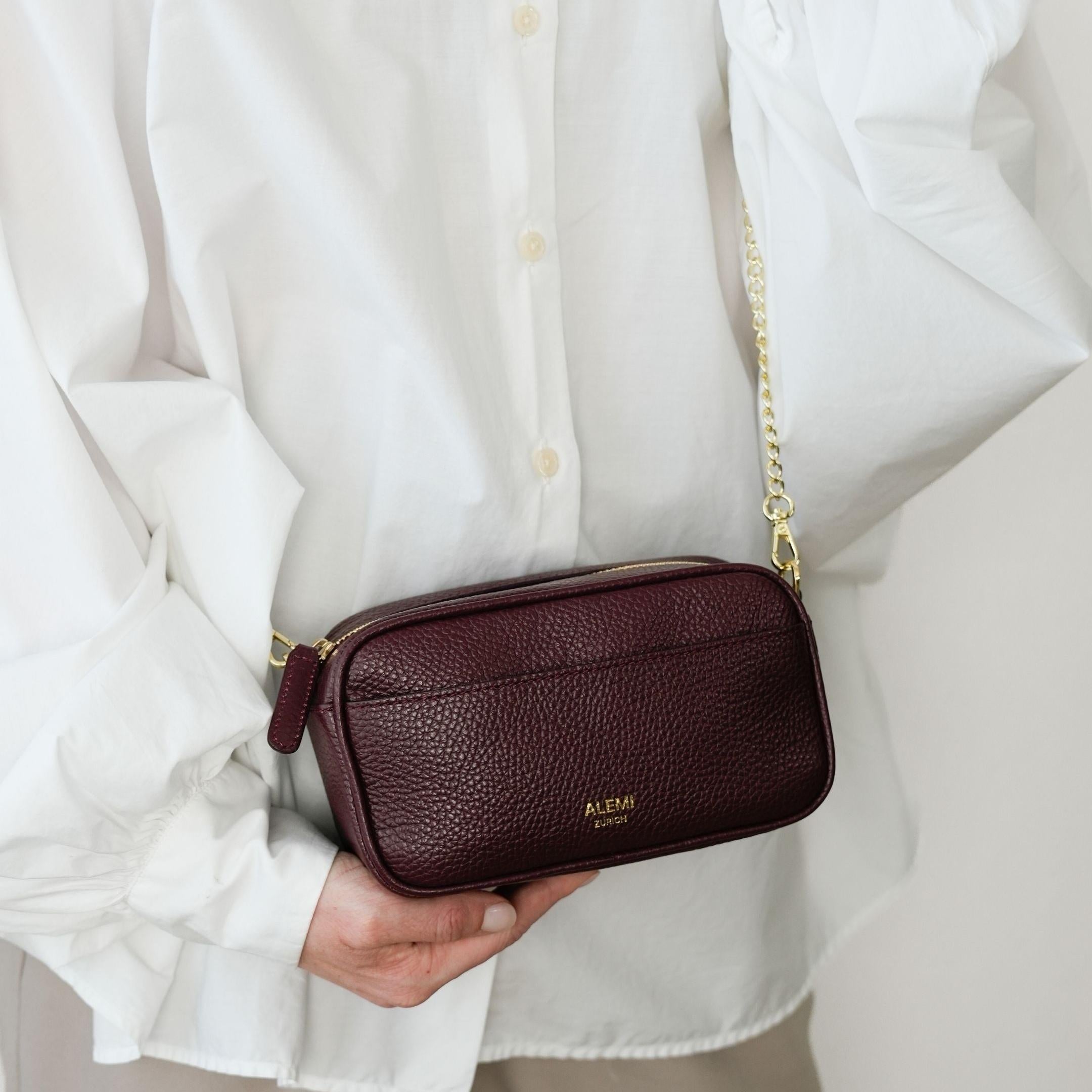 ALEMI Zurich | BELVOIR | Small Bag | Maroon Red | Soft Grain Leather | Model carrying bag
