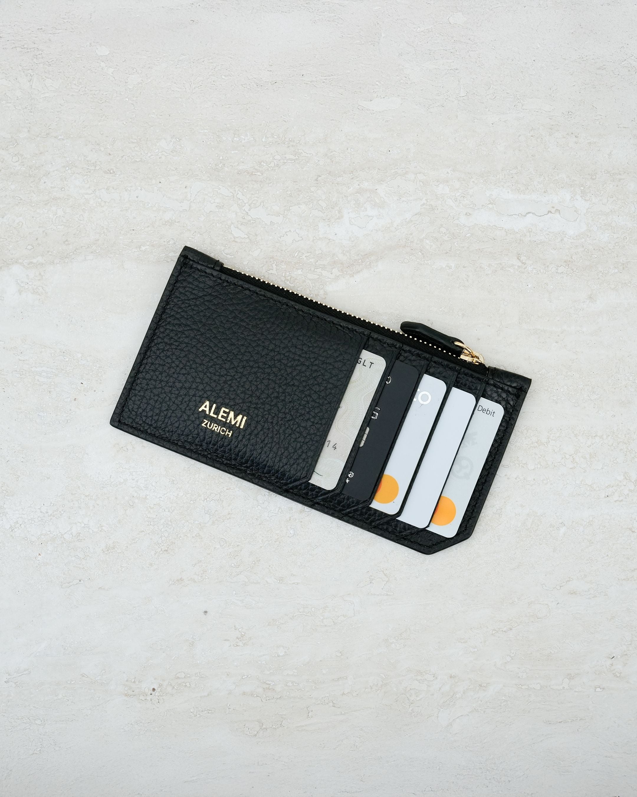 ALEMI Zurich | CARDHOLDER | Accessoires | Black | Soft Grain Leather | Front with cards