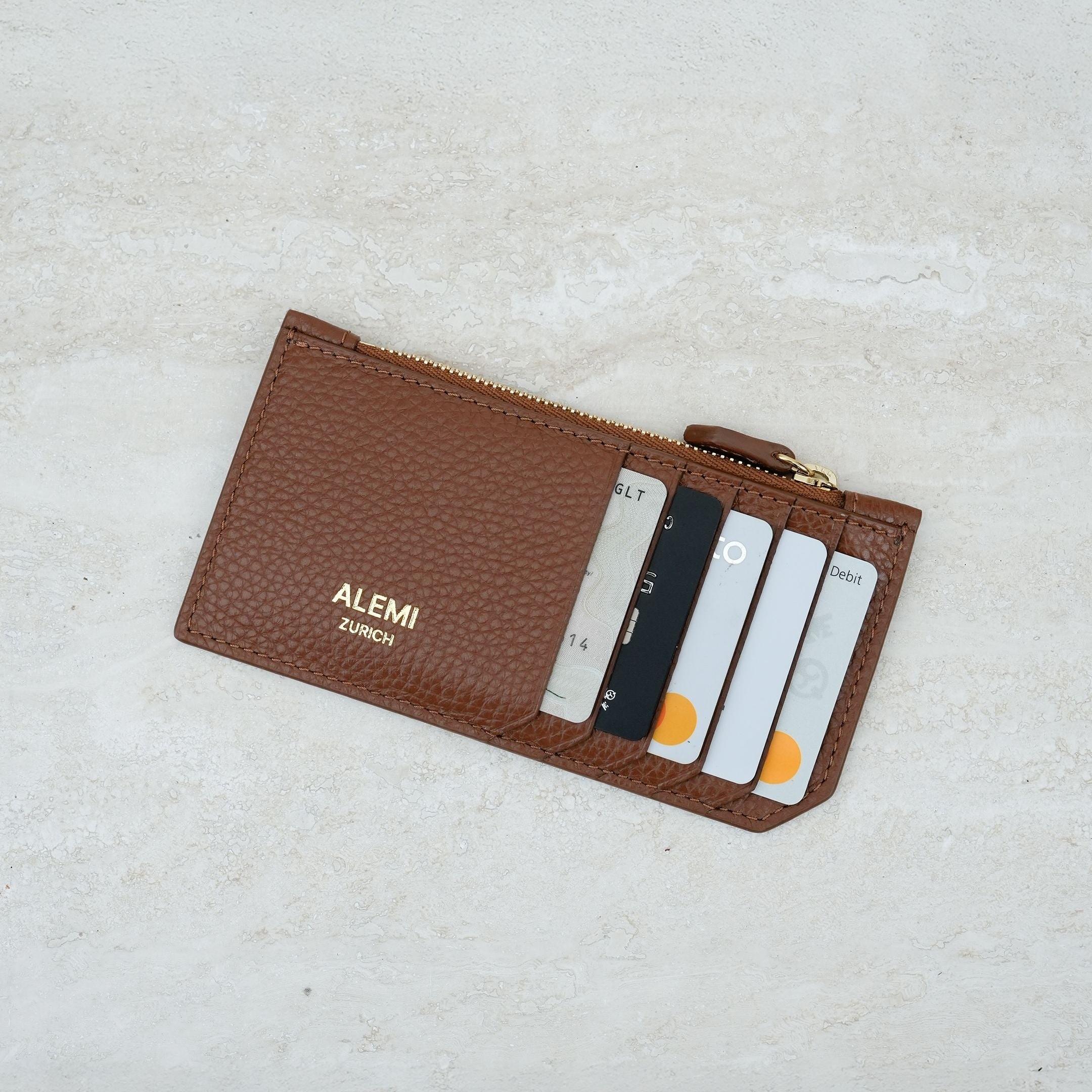 ALEMI Zurich | CARDHOLDER | Accessoires | Cognac | Soft Grain Leather | Front with cards
