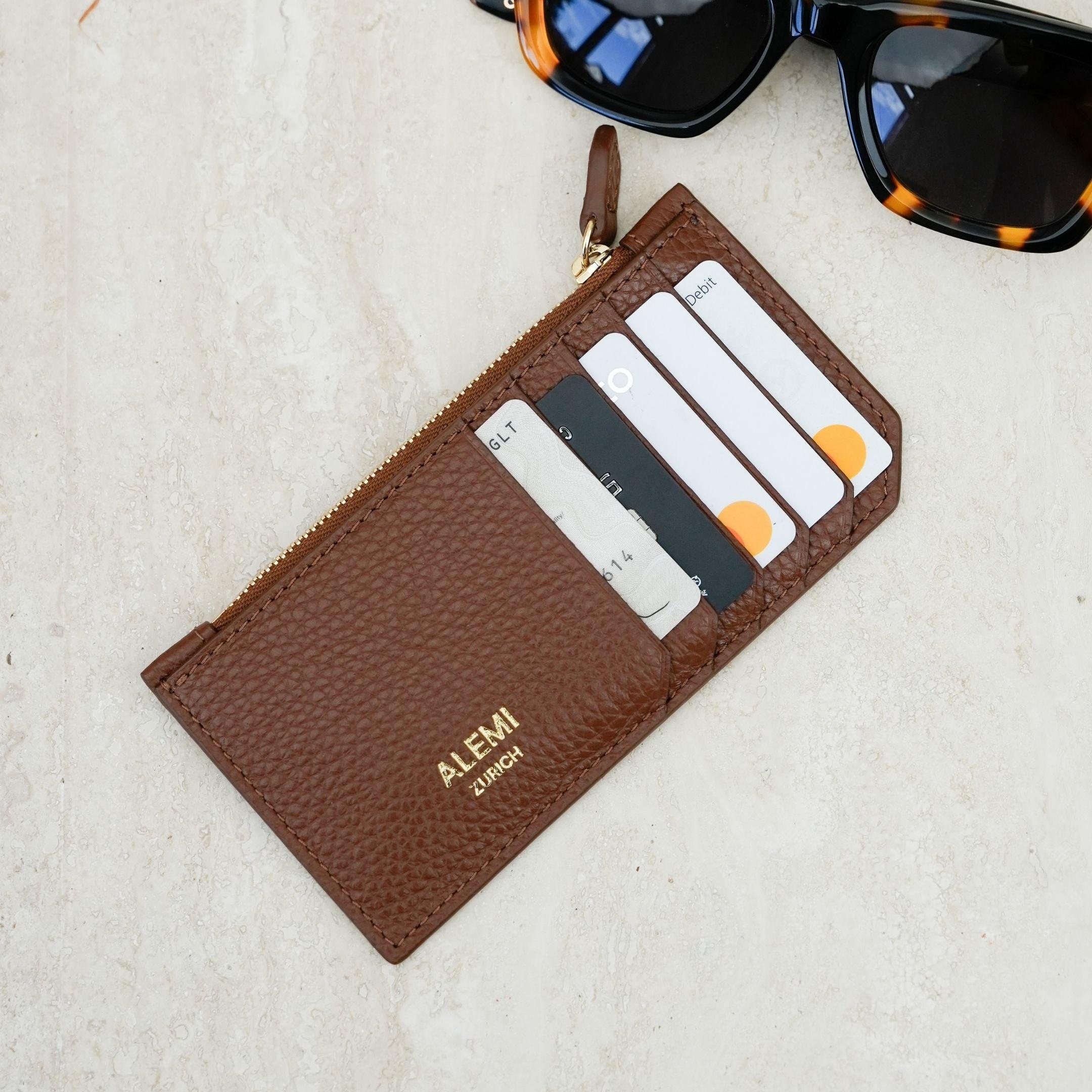 ALEMI Zurich | CARDHOLDER | Accessoires | Cognac | Soft Grain Leather | Front with item