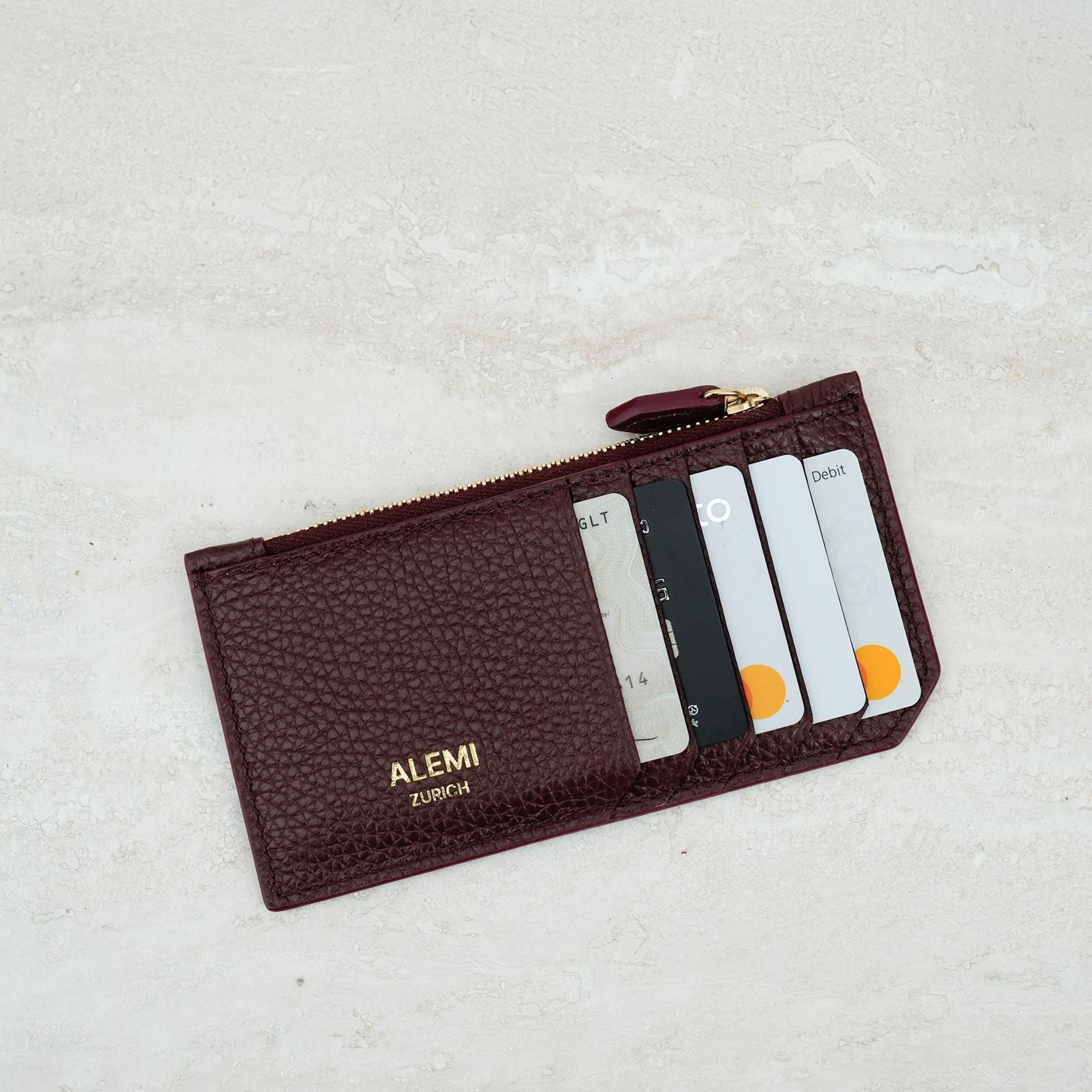 ALEMI Zurich | CARDHOLDER | Accessoires | Maroon Red | Soft Grain Leather | Front with cards