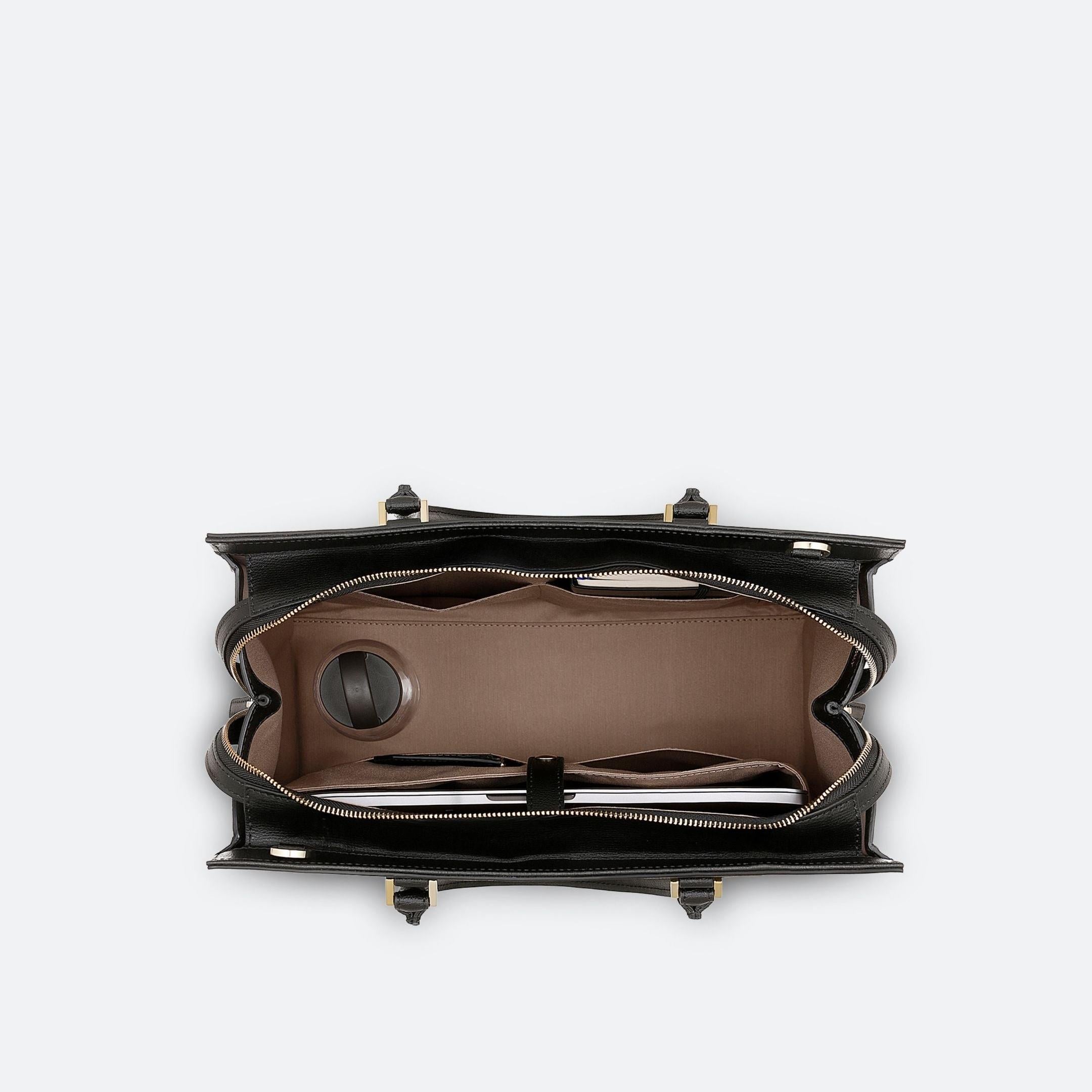 ALEMI Zurich | CENTRAL | Laptop Bag | Black | Pebbled Leather | Bag inside