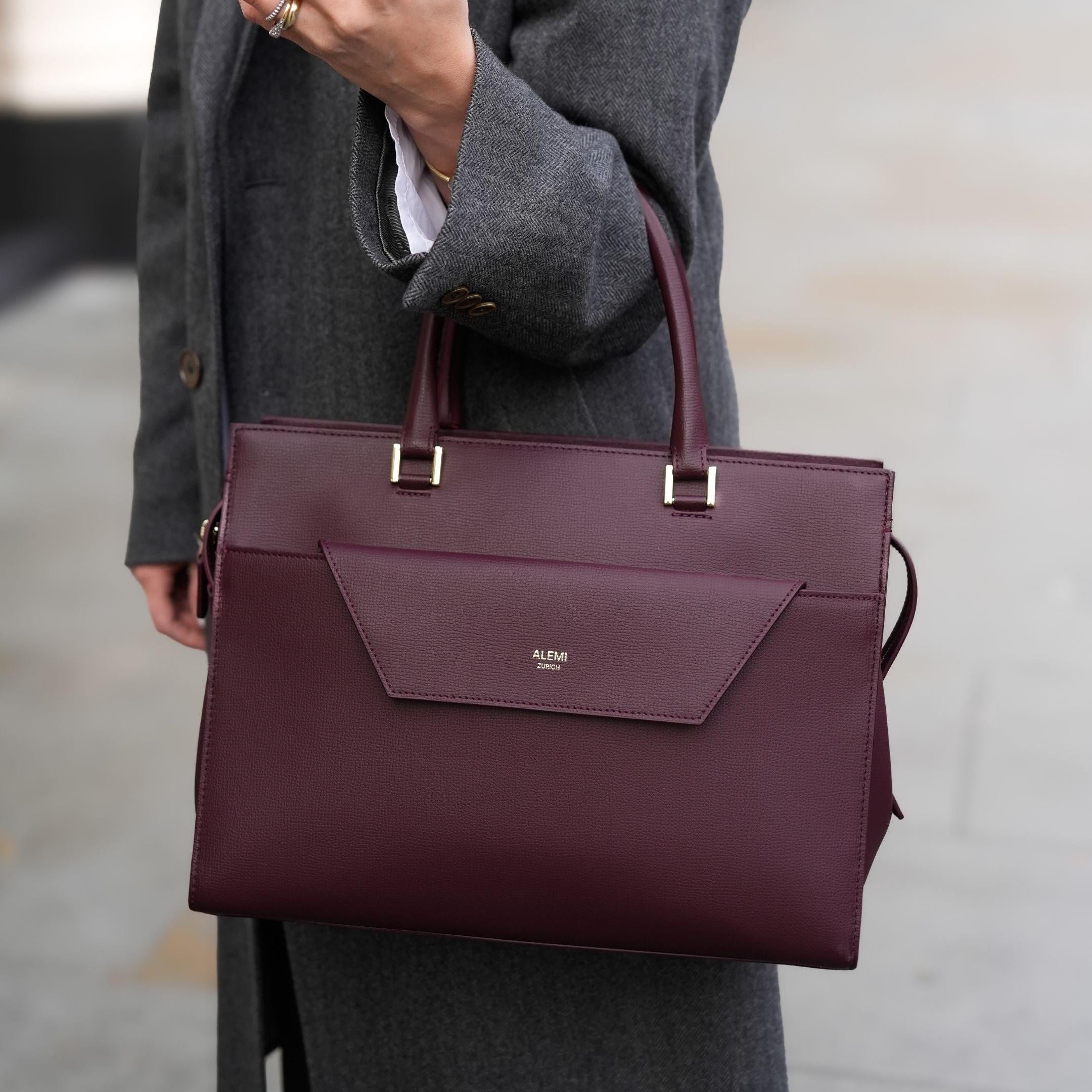 ALEMI Zurich | CENTRAL | Laptop Bag | Maroon Red | Pebbled Leather | Bag on tophandle