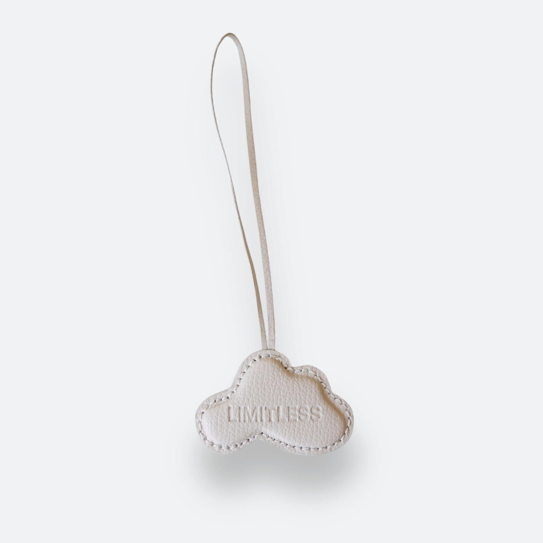 ALEMI Zurich | CLOUD CHARM | Accessoires | Cloud Dancer | Pebbled Leather | Front