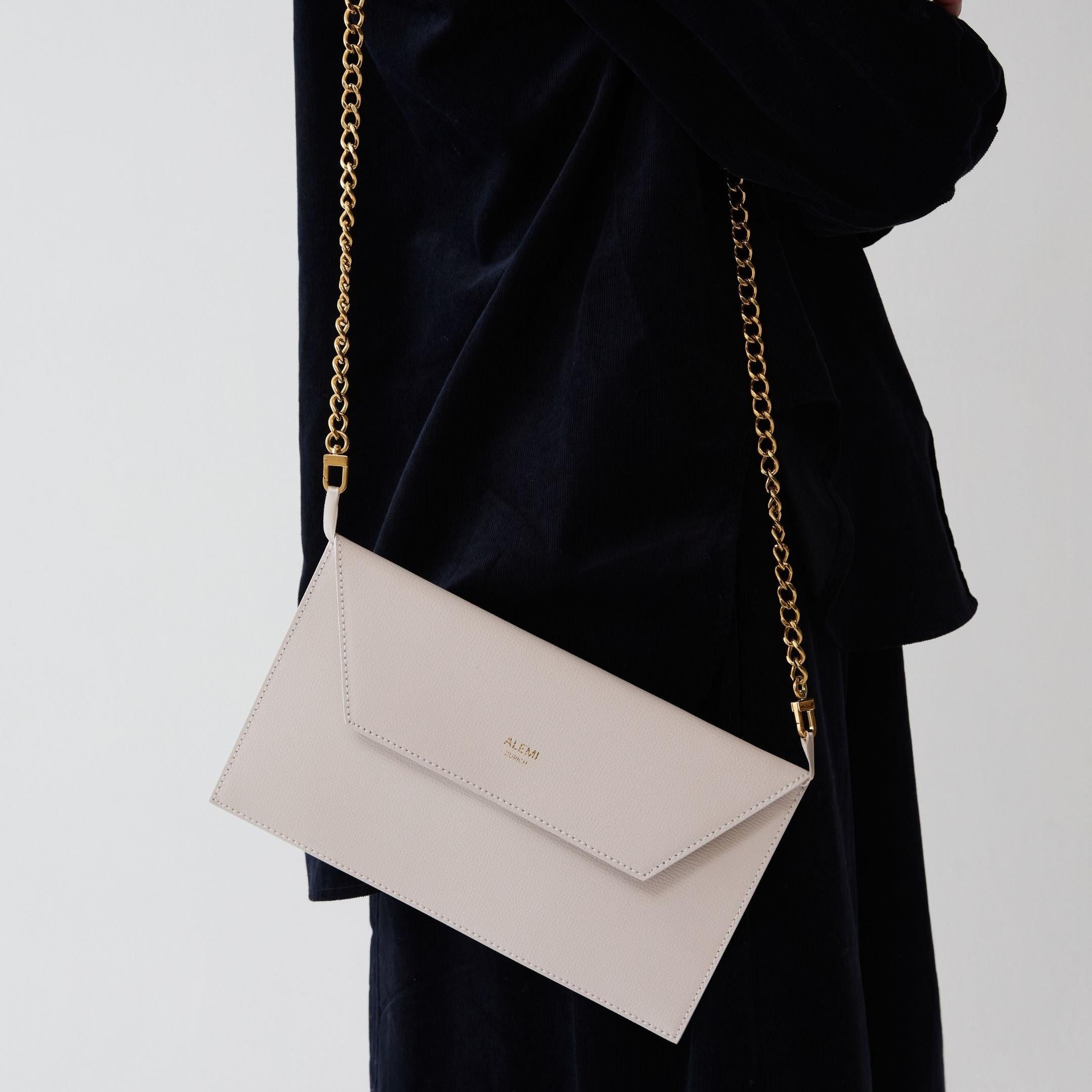 ALEMI Zurich | CLUTCH | Small Bag | Cloud Dancer | Pebbled Leather | Bag on metal chain