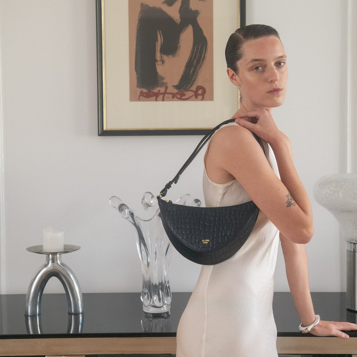 ALEMI Zurich | HELVETIA | Small Bag | Black | Croc-Embossed Leather | Bag on shoulder