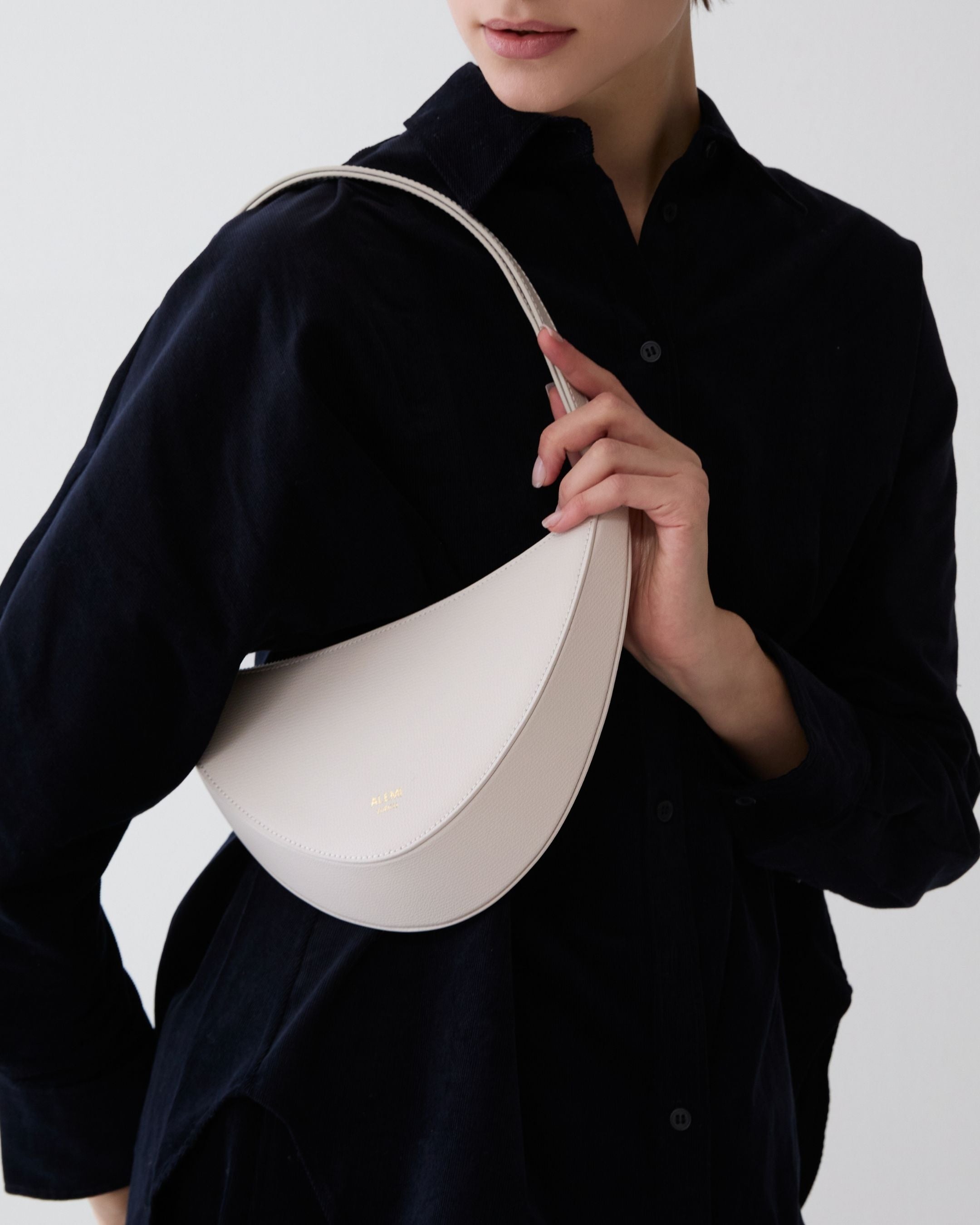 ALEMI Zurich | HELVETIA | Small Bag | Cloud Dancer | Pebbled Leather | Bag short handle