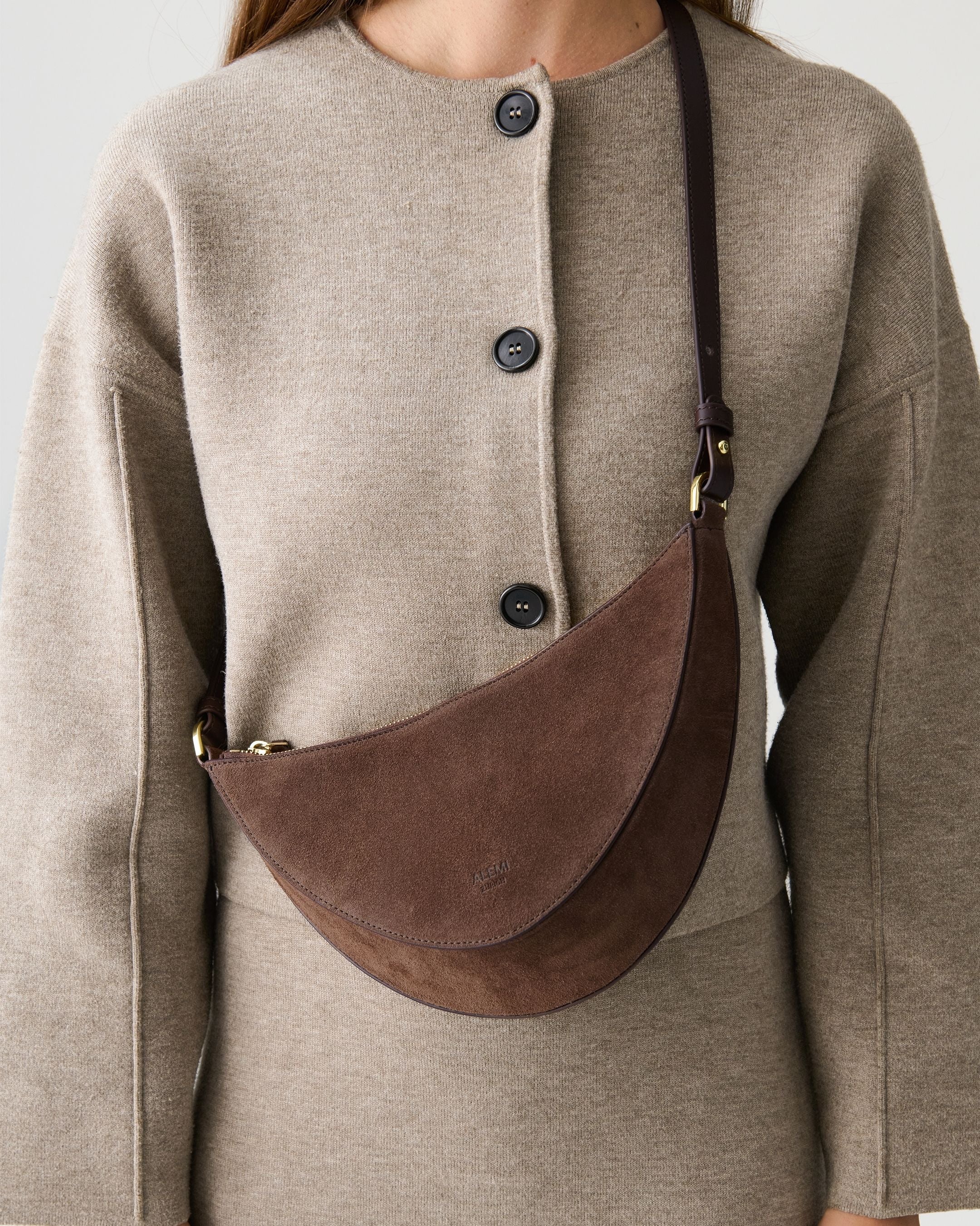 ALEMI Zurich | HELVETIA | Small Bag | Dark Brown | Suede Leather | Model carrying bag cross body