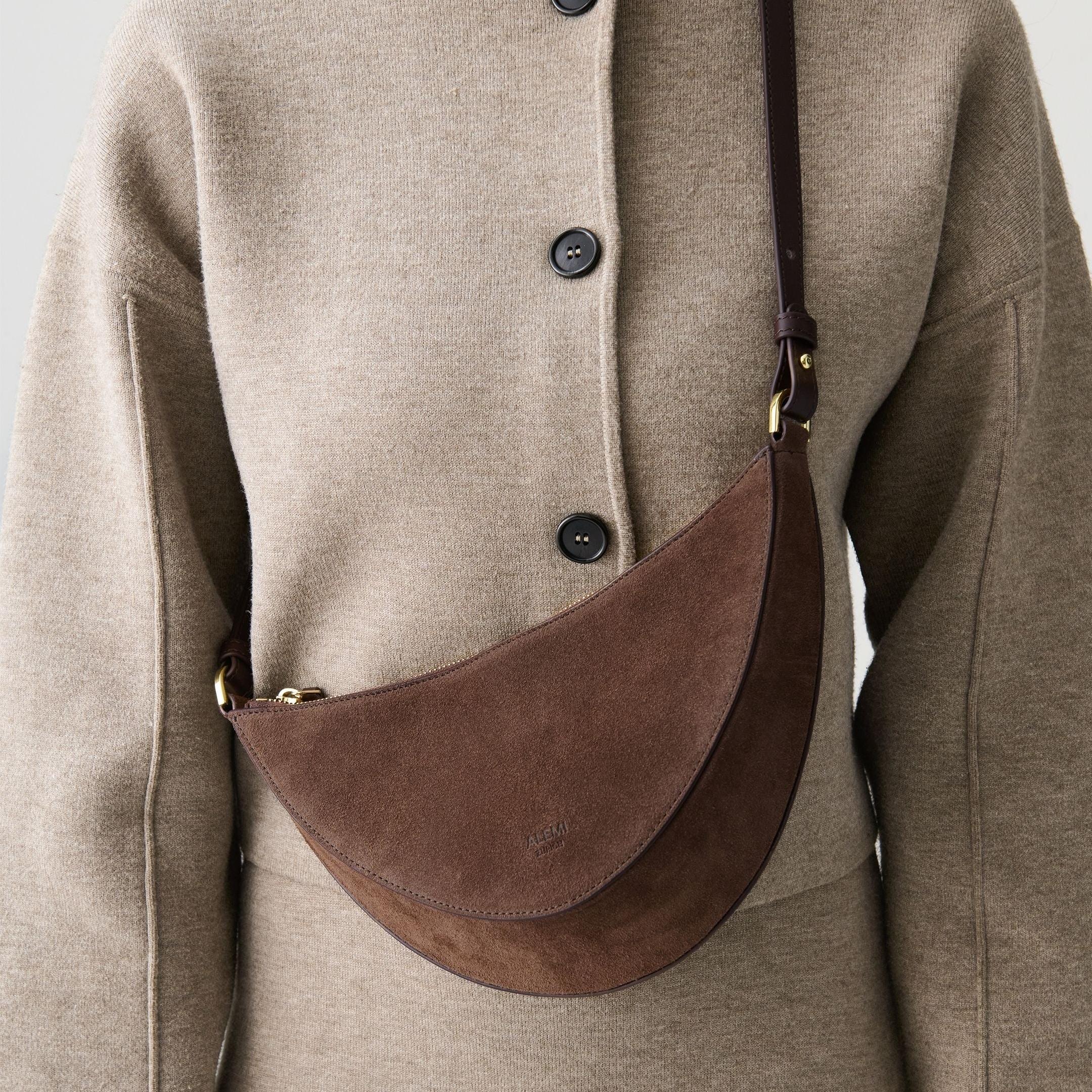 ALEMI Zurich | HELVETIA | Small Bag | Dark Brown | Suede Leather | Model carrying bag cross body