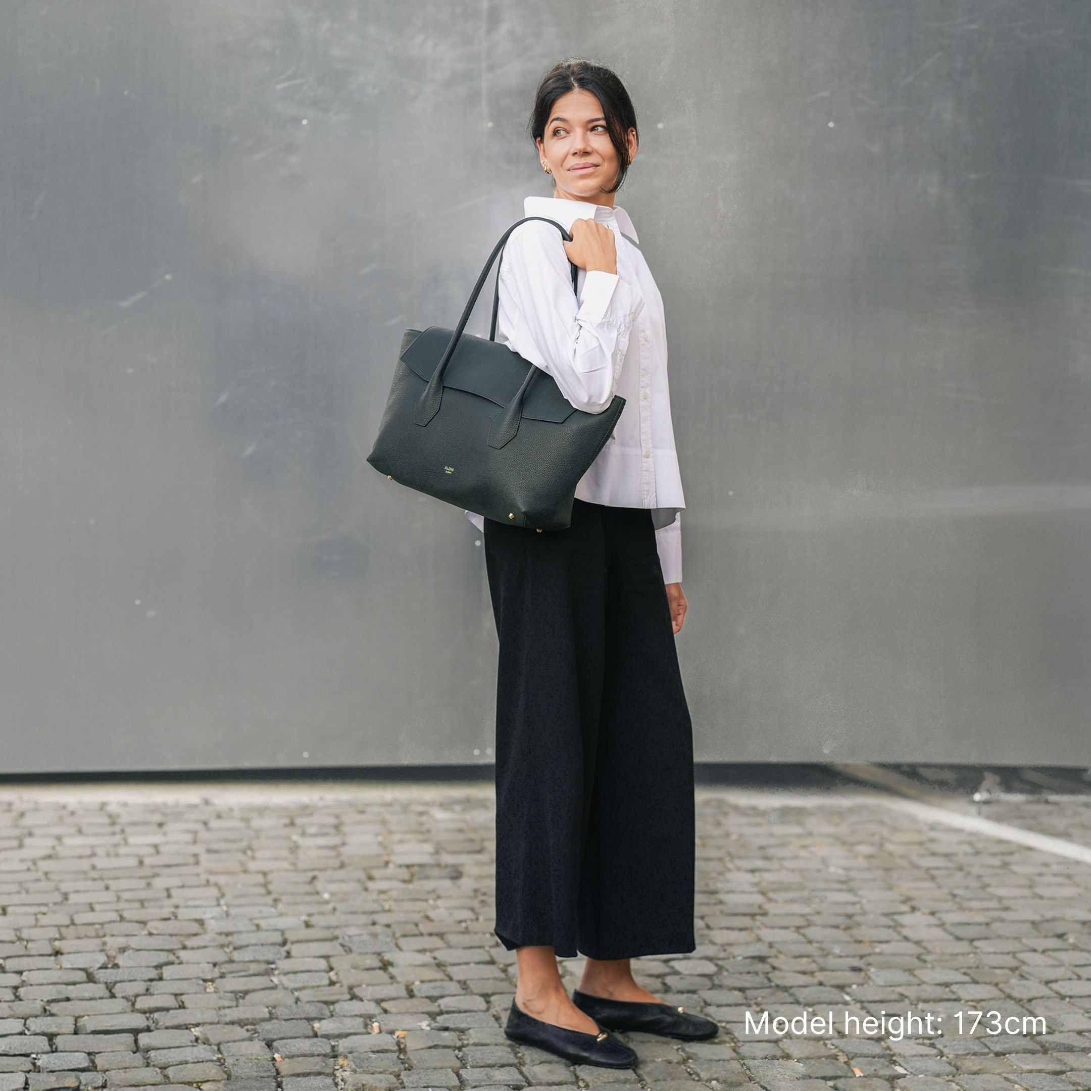 ALEMI Zurich | IDA | Laptop Bag | Deep Teal (Limited Edition) | Soft Grain Leather | Worn on shoulder, full length