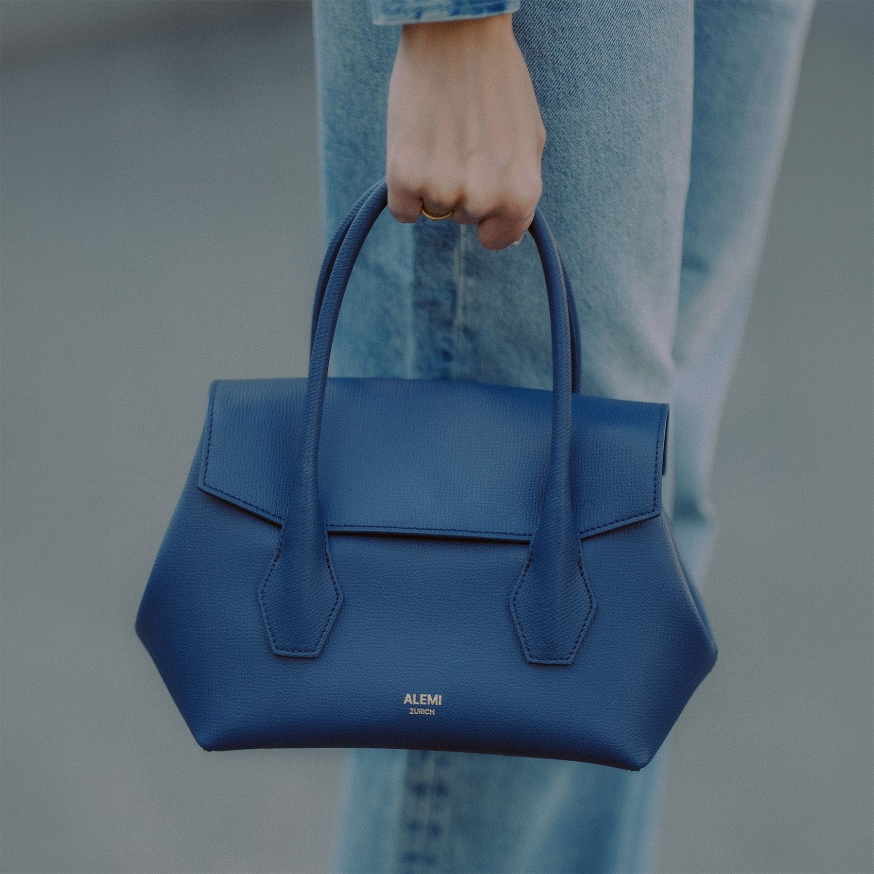 ALEMI Zurich | IDA SMALL | Small Bag | Jeans Blue | Pebbled Leather | Bag front