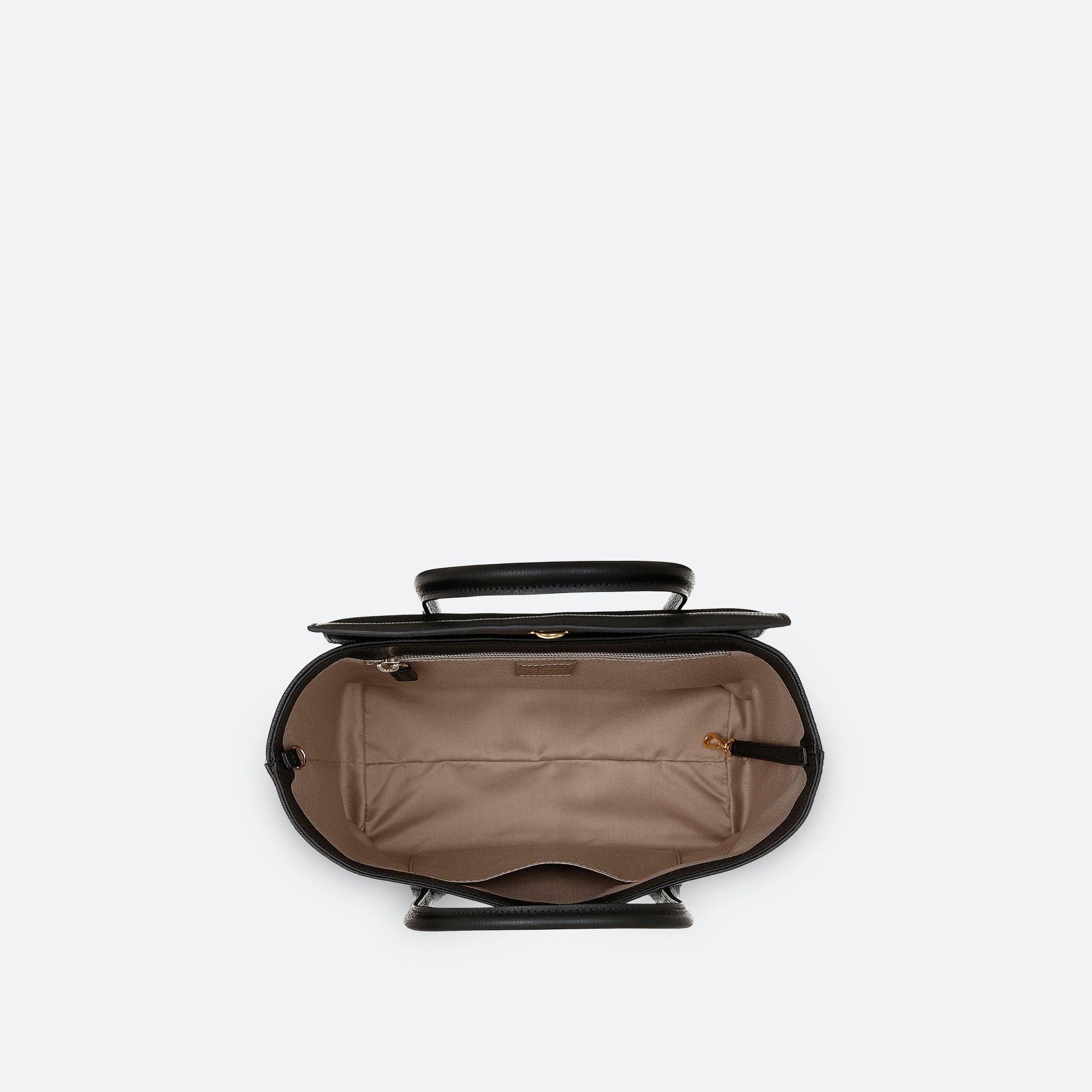 ALEMI Zurich | IDA SMALL | Small Bag | Black | Pebbled Leather | Bag inside