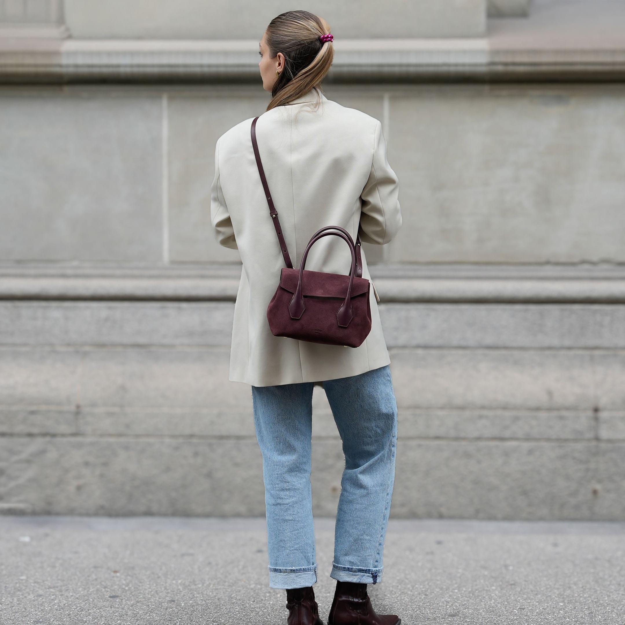 ALEMI Zurich | IDA SMALL | Small Bag | Maroon Red | Suede Leather | Model