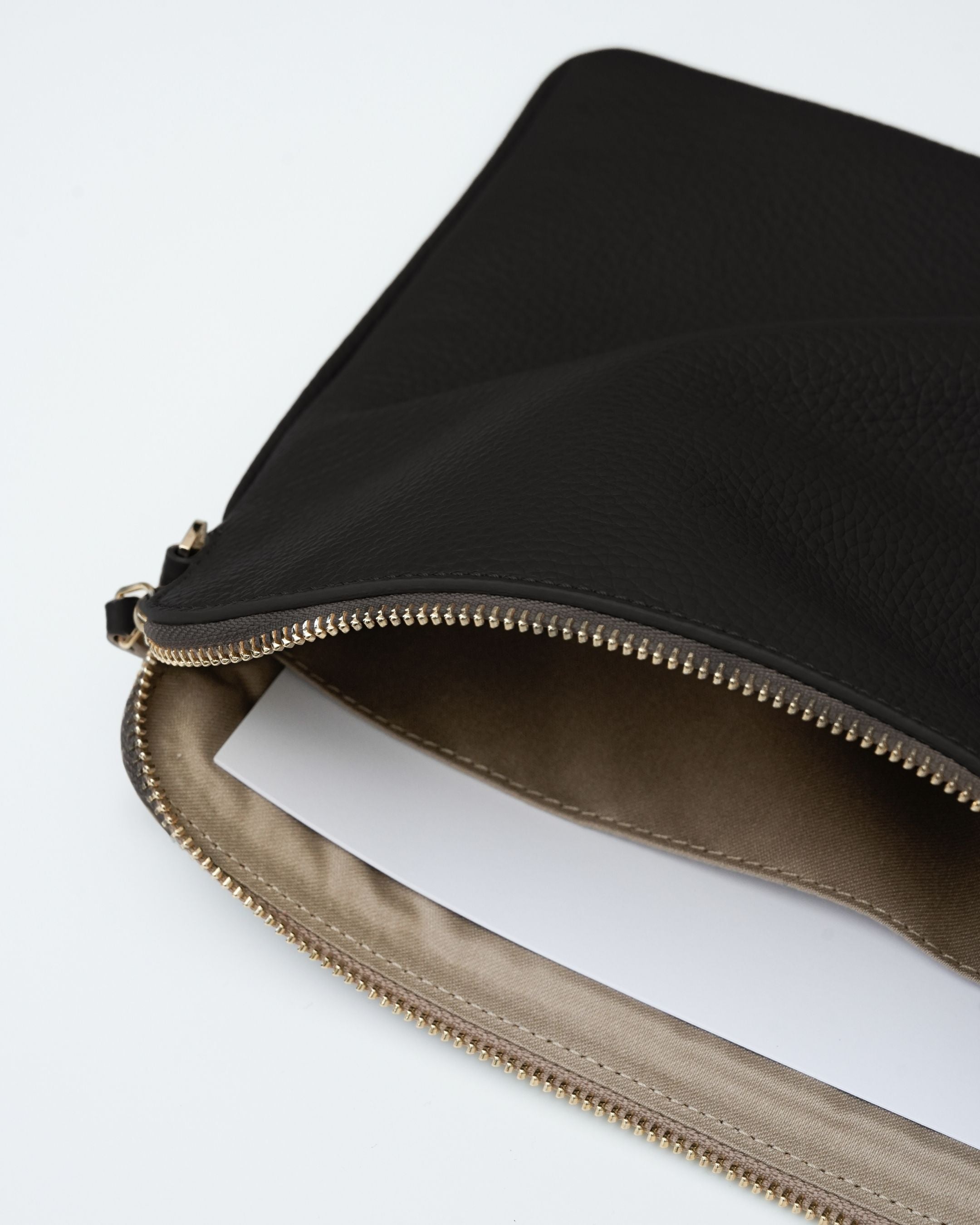 ALEMI Zurich | LAPTOP CASE | Accessoires | Black | Soft Grain Leather | Inside
