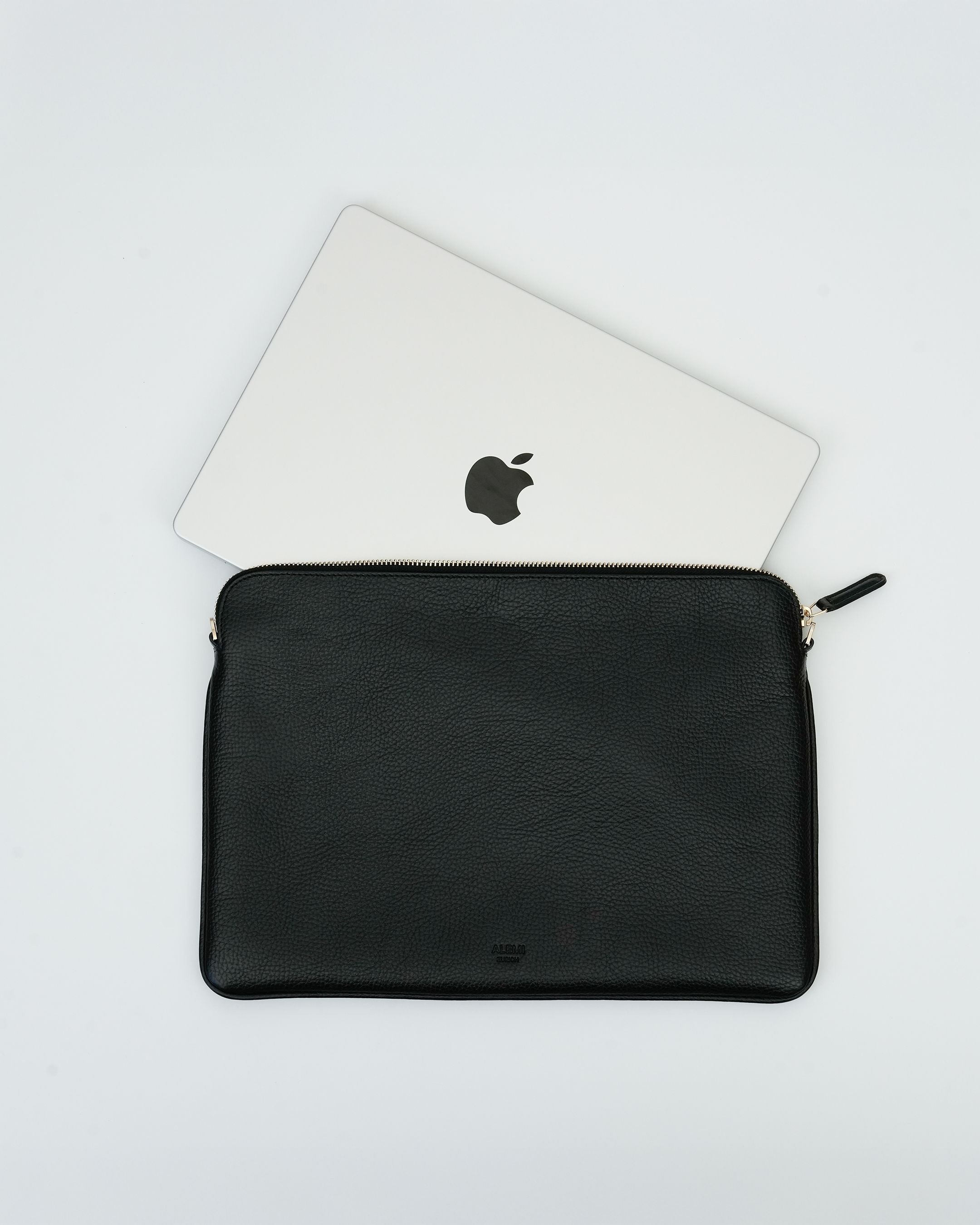 ALEMI Zurich | LAPTOP CASE | Accessoires | Black | Soft Grain Leather | With laptop
