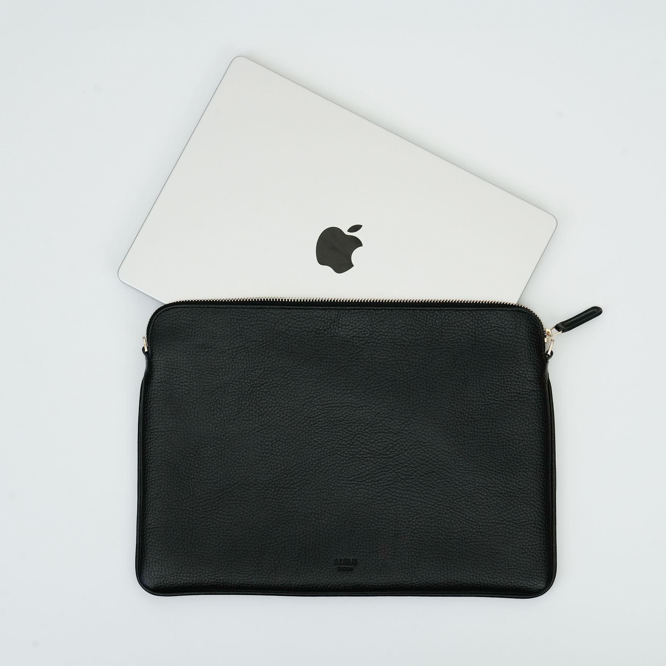 ALEMI Zurich | LAPTOP CASE | Accessoires | Black | Soft Grain Leather | With laptop