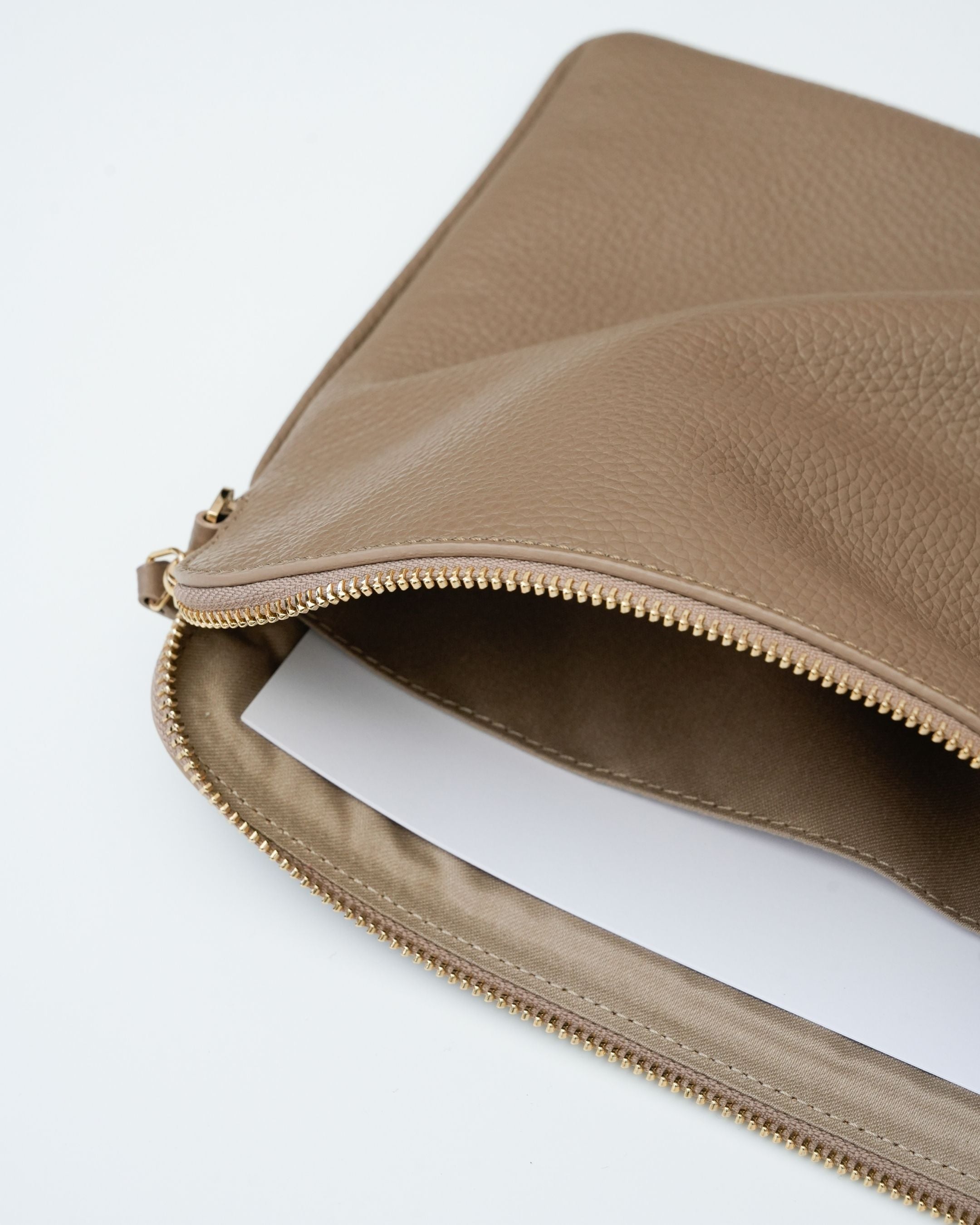 ALEMI Zurich | LAPTOP CASE | Accessoires | Greige | Soft Grain Leather | Inside