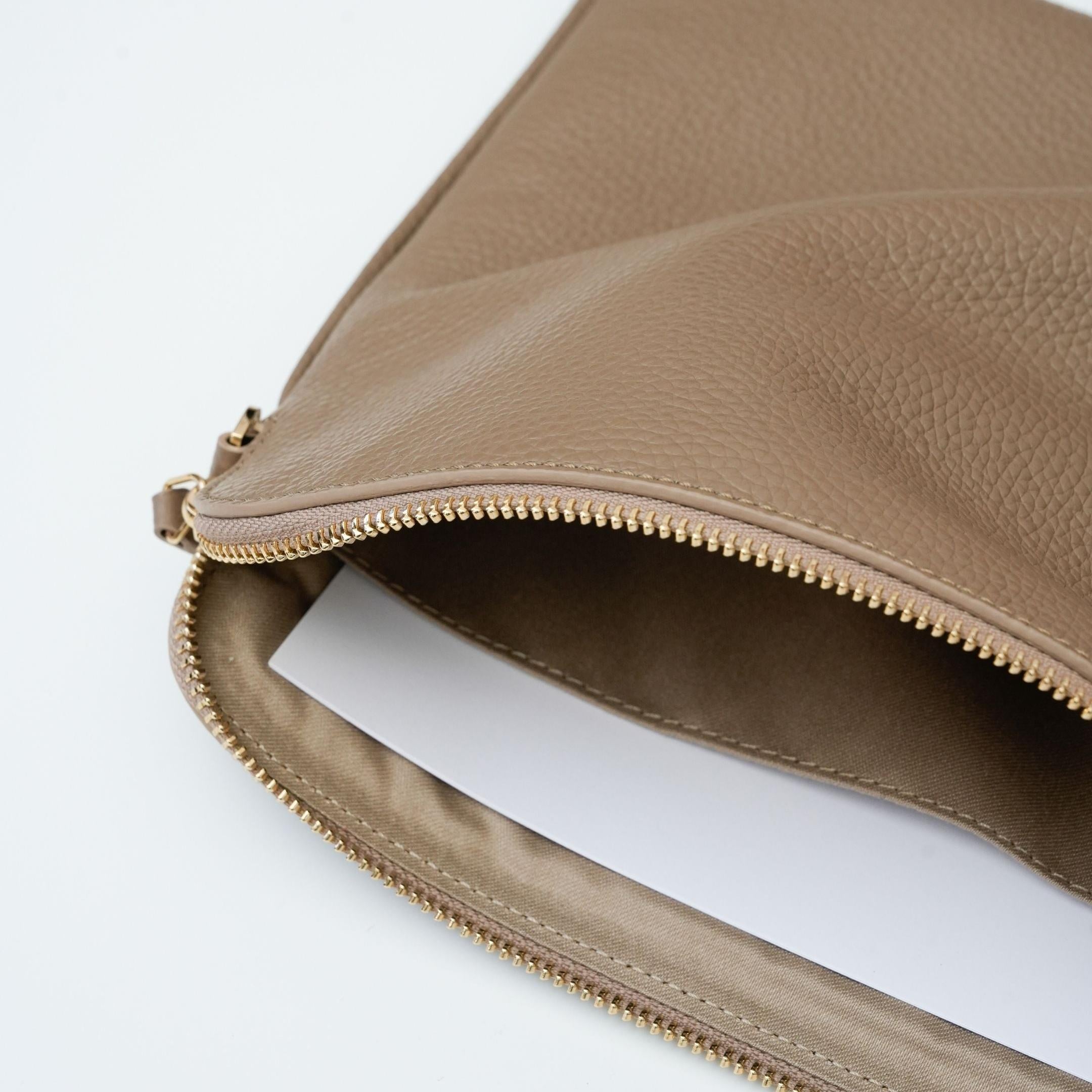 ALEMI Zurich | LAPTOP CASE | Accessoires | Greige | Soft Grain Leather | Inside