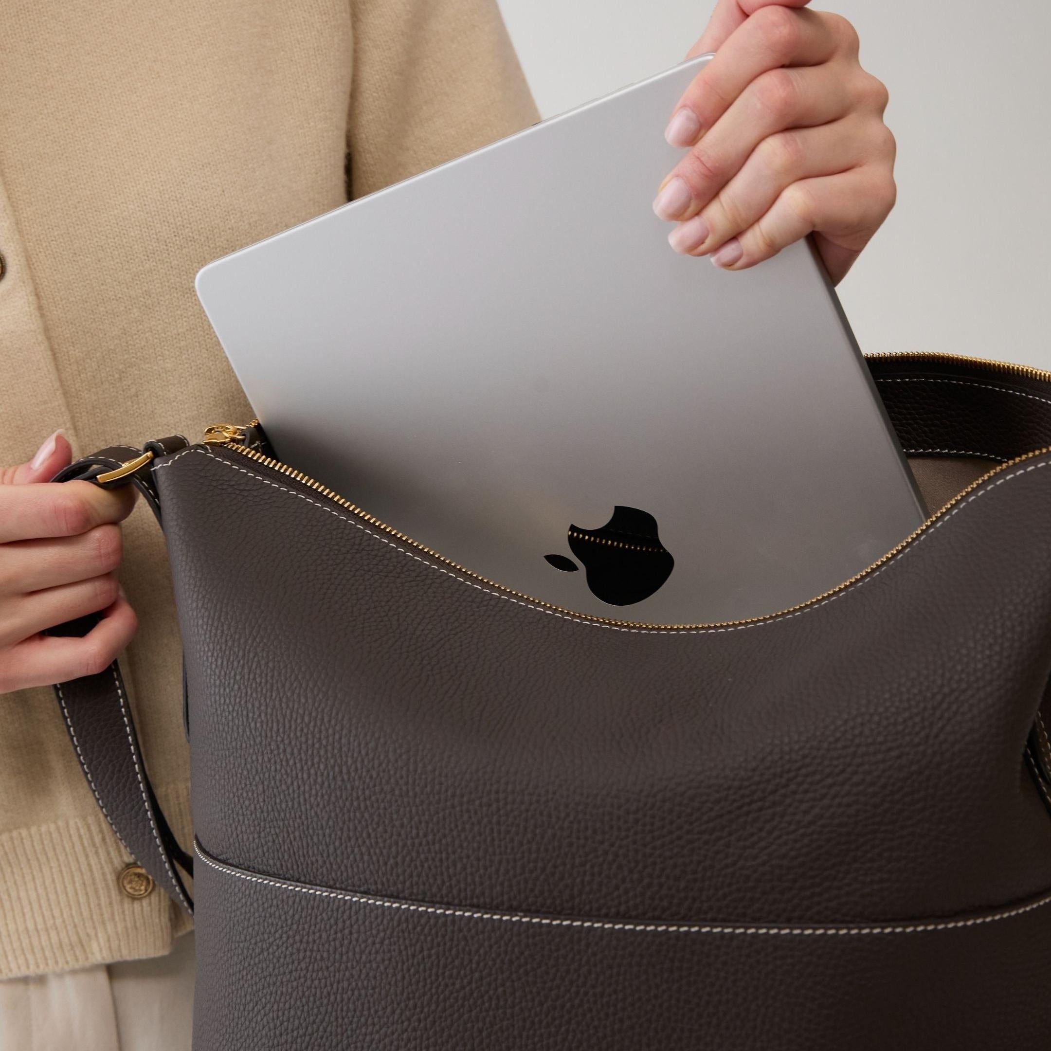 ALEMI Zurich | LETTEN | Laptop Bag | Dark Brown | Soft Grain Leather | Bag with laptop