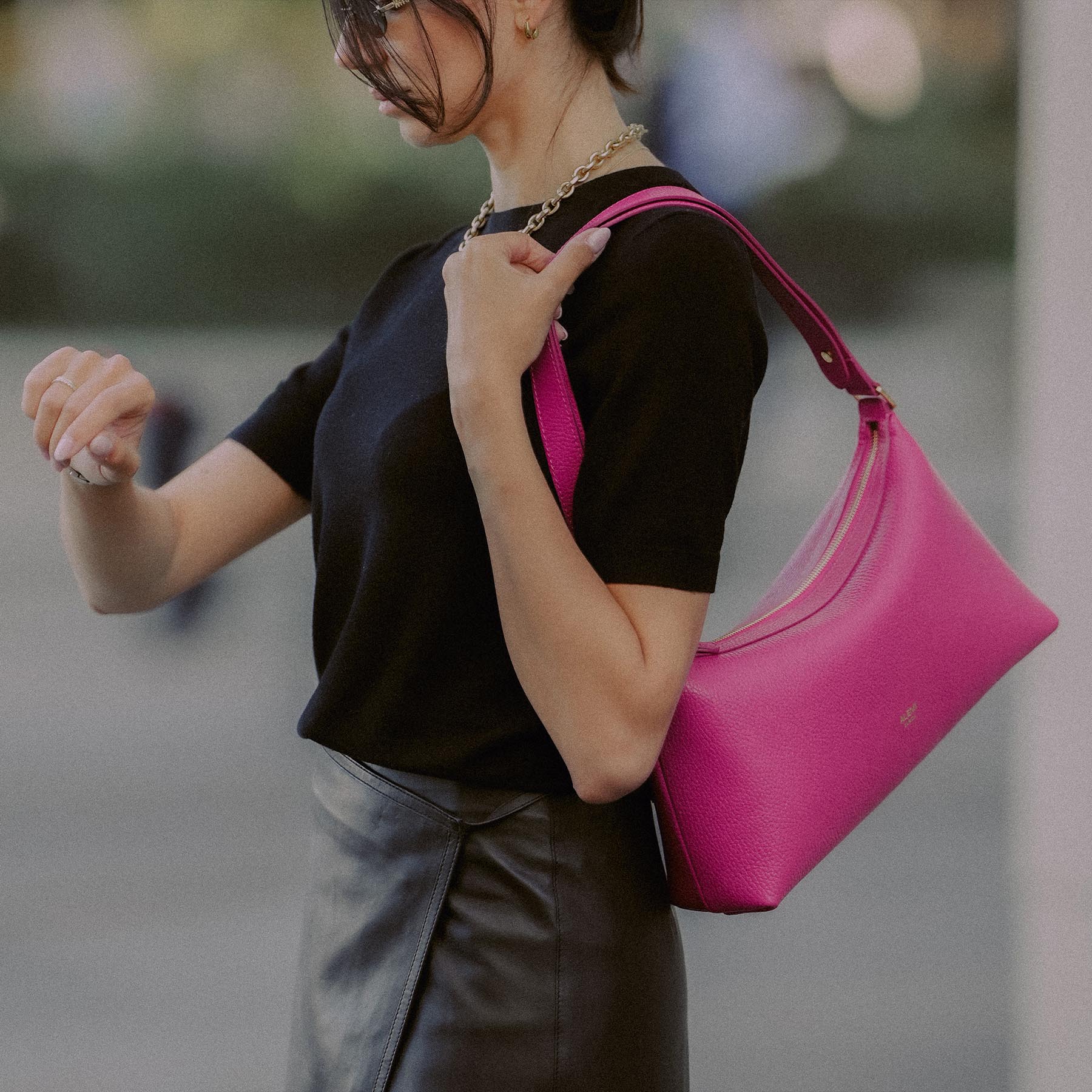 ALEMI Zurich | LETTEN SMALL | Small Bag | Fuchsia | Soft Grain Leather | Bag on model on shoulder