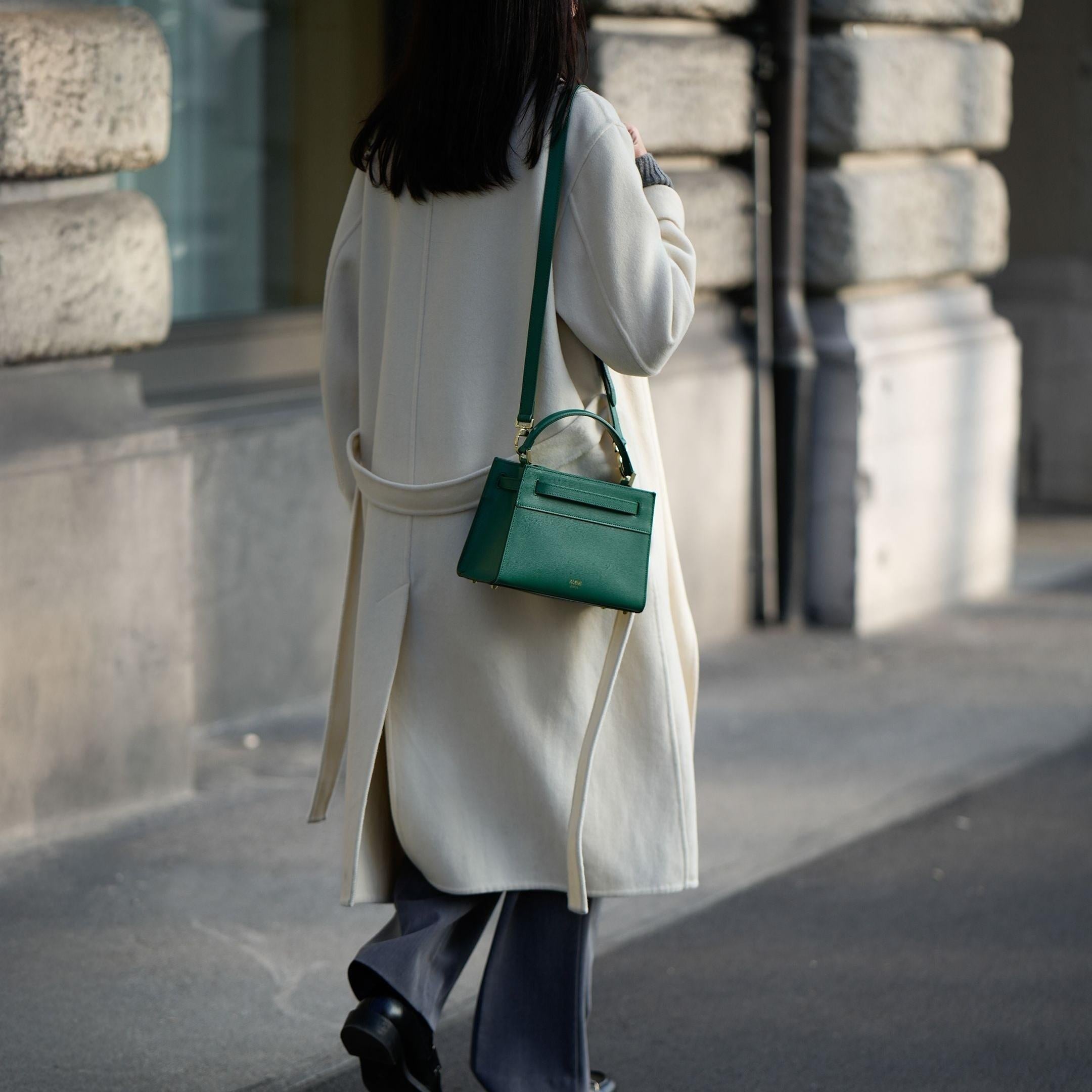 ALEMI Zurich | SEEFELD MINI | Small Bag | Emerald Green | Saffiano Leather | Bag on model