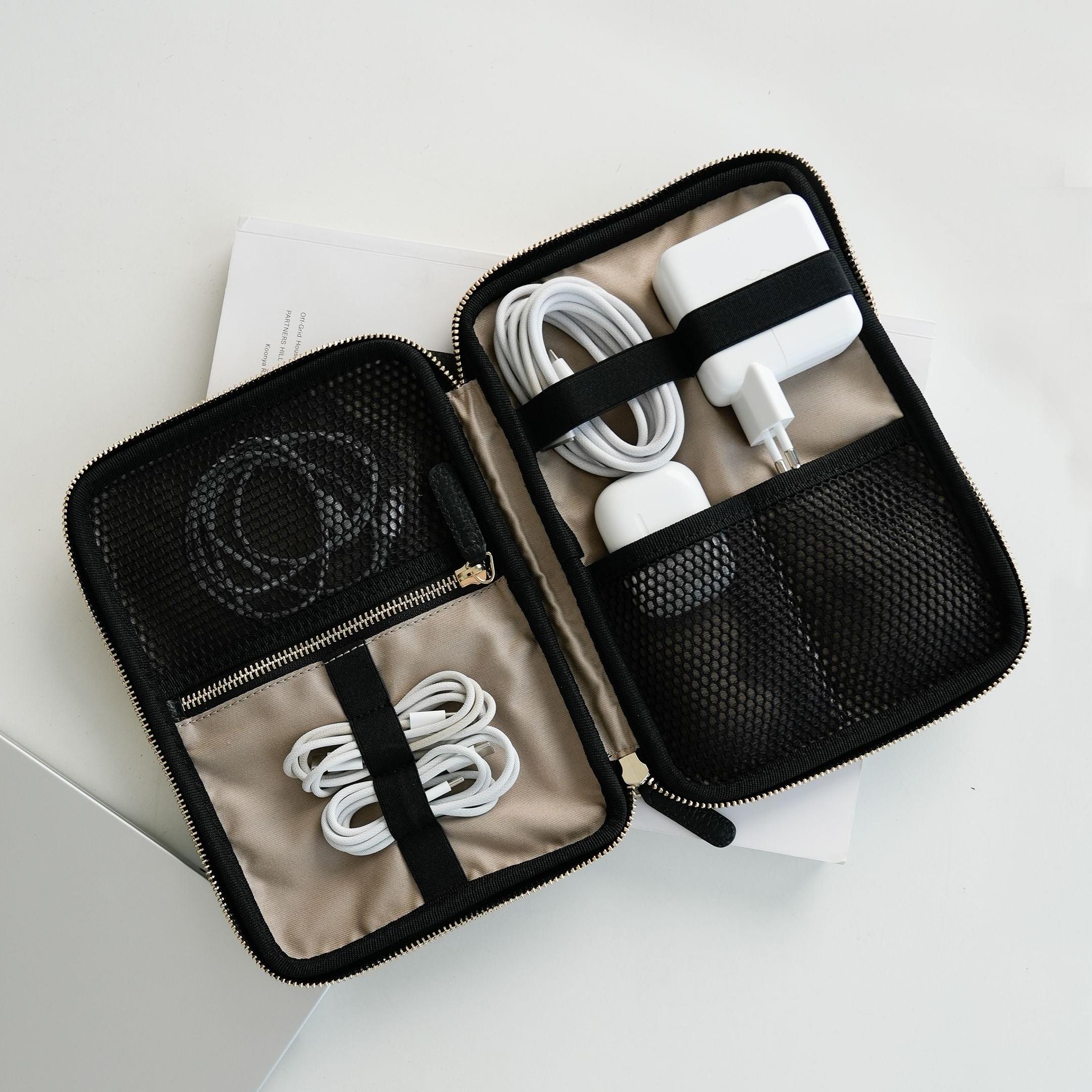 ALEMI Zurich | TECHNOPARK | Accessoires | Black | Soft Grain Leather | Inside with equipment