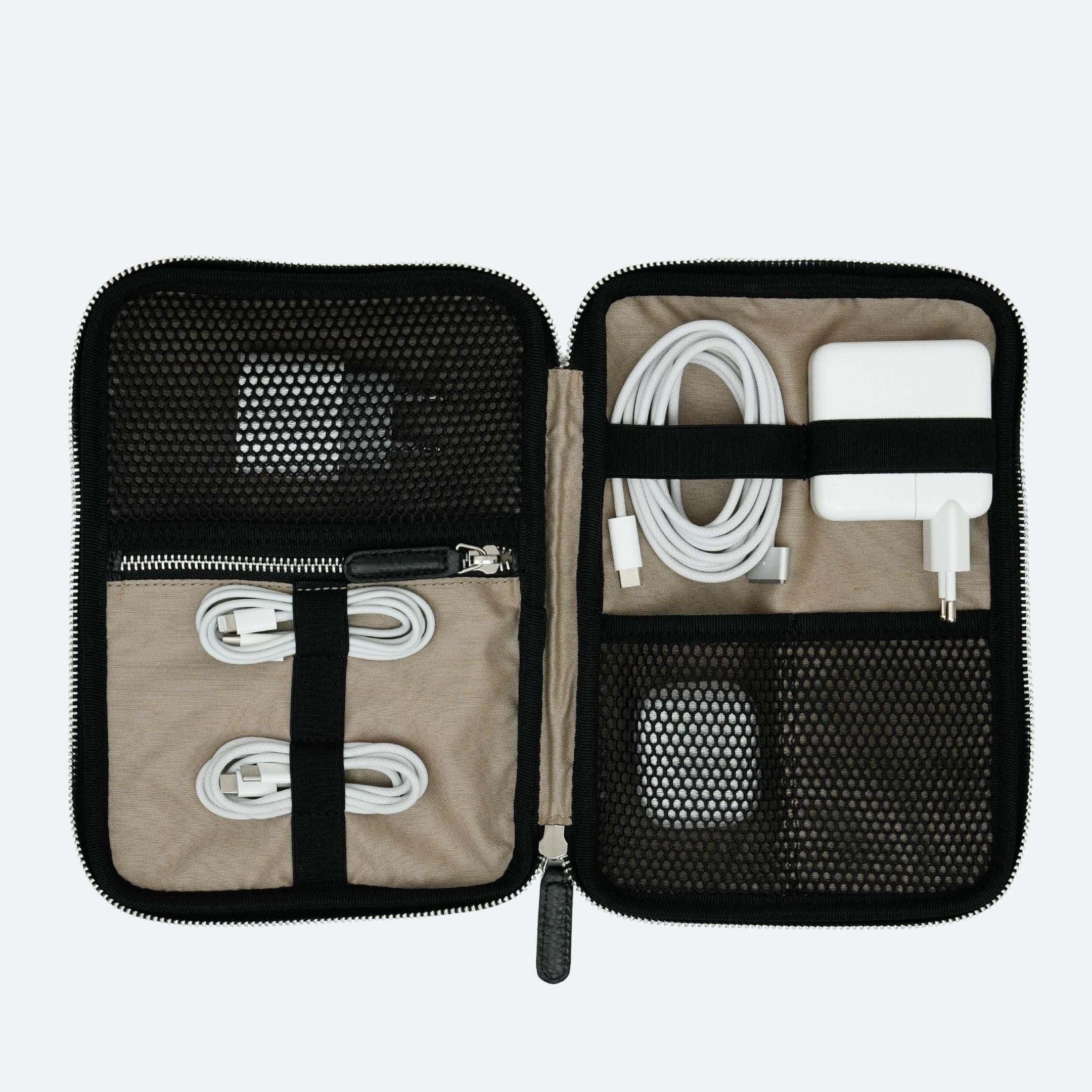 ALEMI Zurich | TECHNOPARK | Accessoires | Black with Silver Hardware | Soft Grain Leather | Inside with equipment white