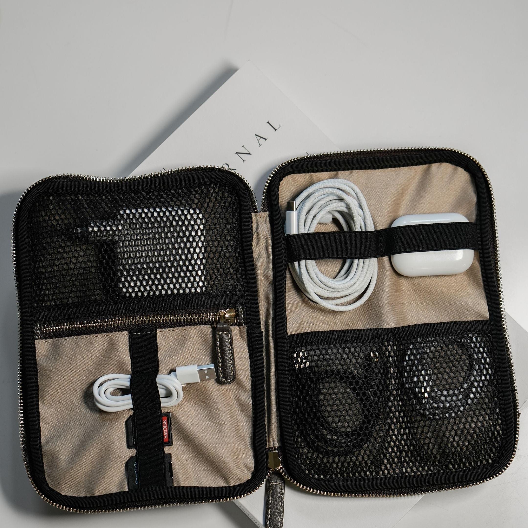 ALEMI Zurich | TECHNOPARK | Accessoires | Dark Brown Embossed | Soft Grain Leather | Lifestyle shot