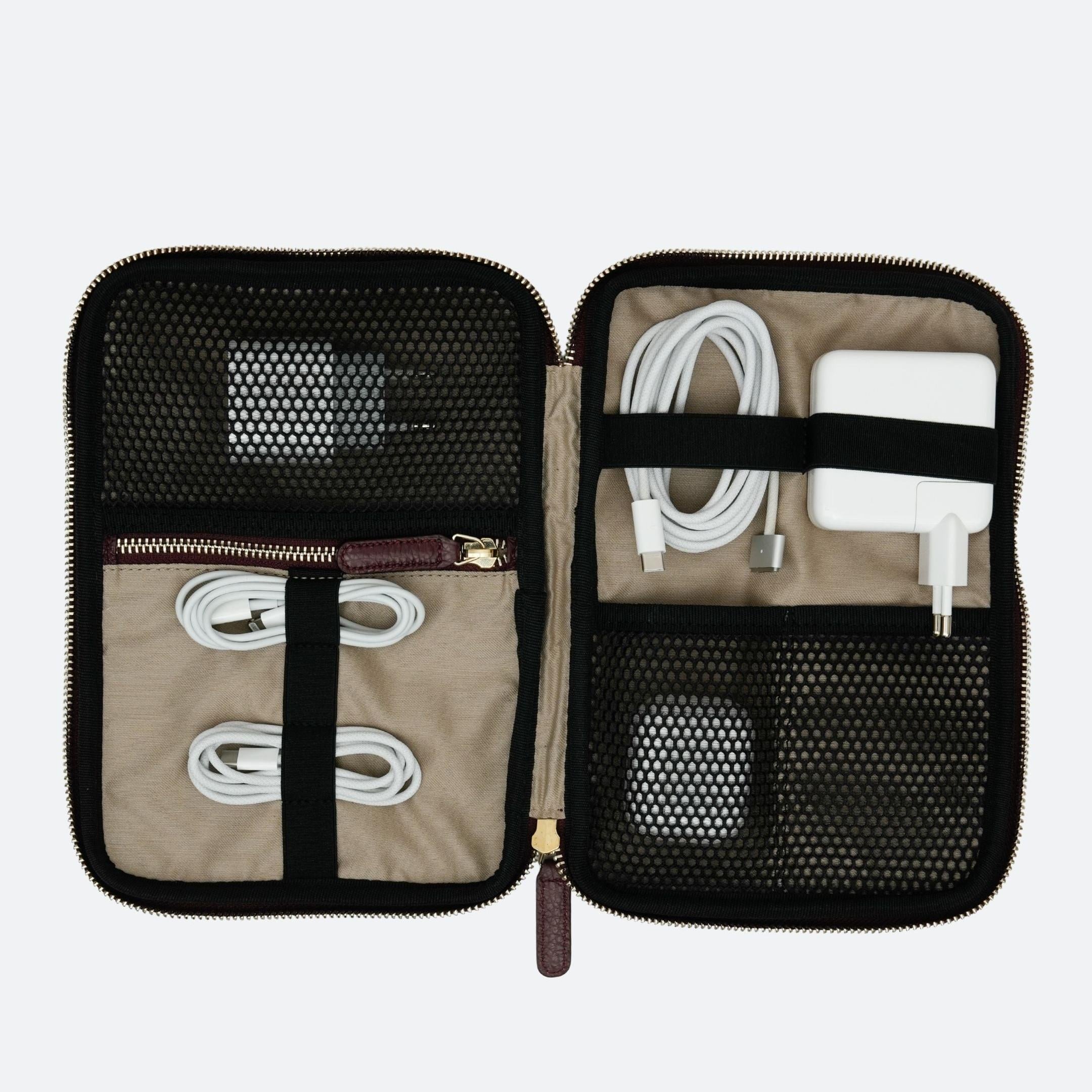 ALEMI Zurich | TECHNOPARK | Accessoires | Maroon Red | Soft Grain Leather | Inside with equipment white