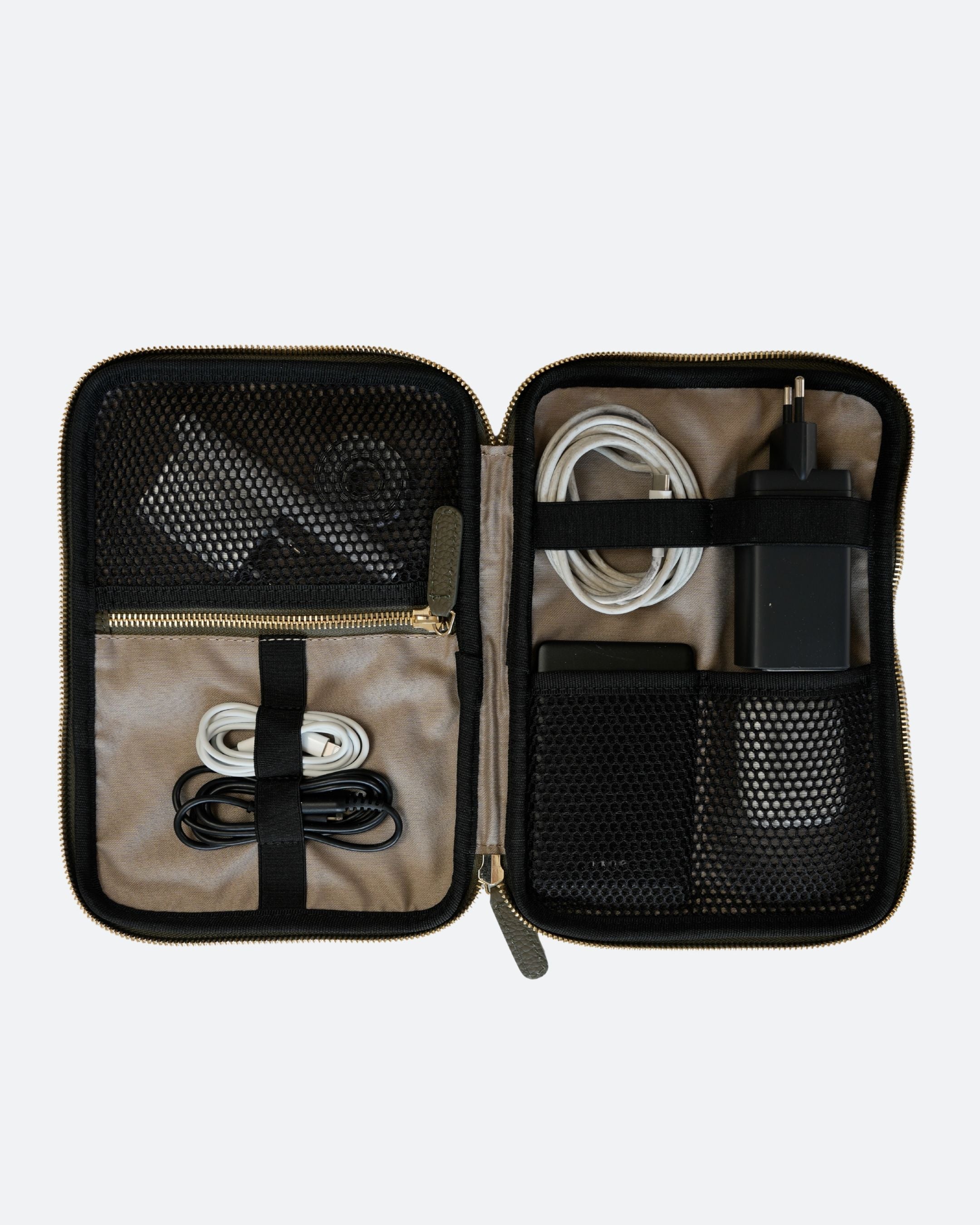 ALEMI Zurich | TECHNOPARK | Accessoires | Olive Green | Soft Grain Leather | Inside with equipment