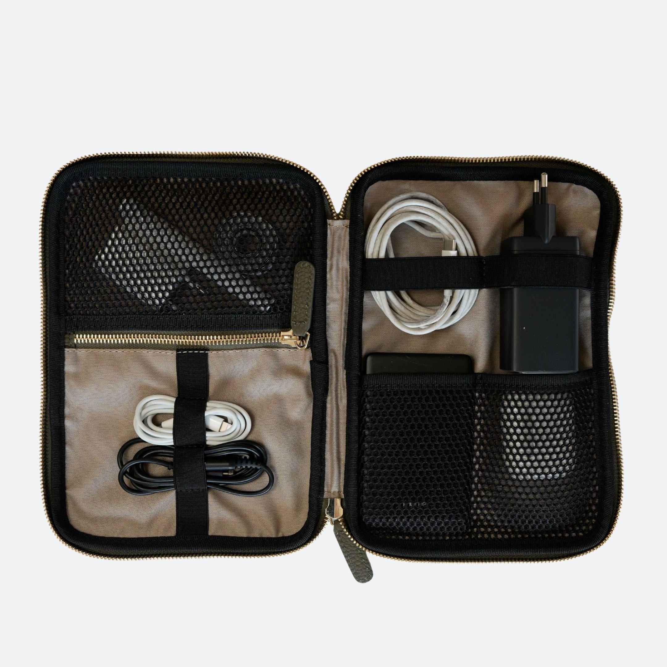 ALEMI Zurich | TECHNOPARK | Accessoires | Olive Green | Soft Grain Leather | Inside with equipment