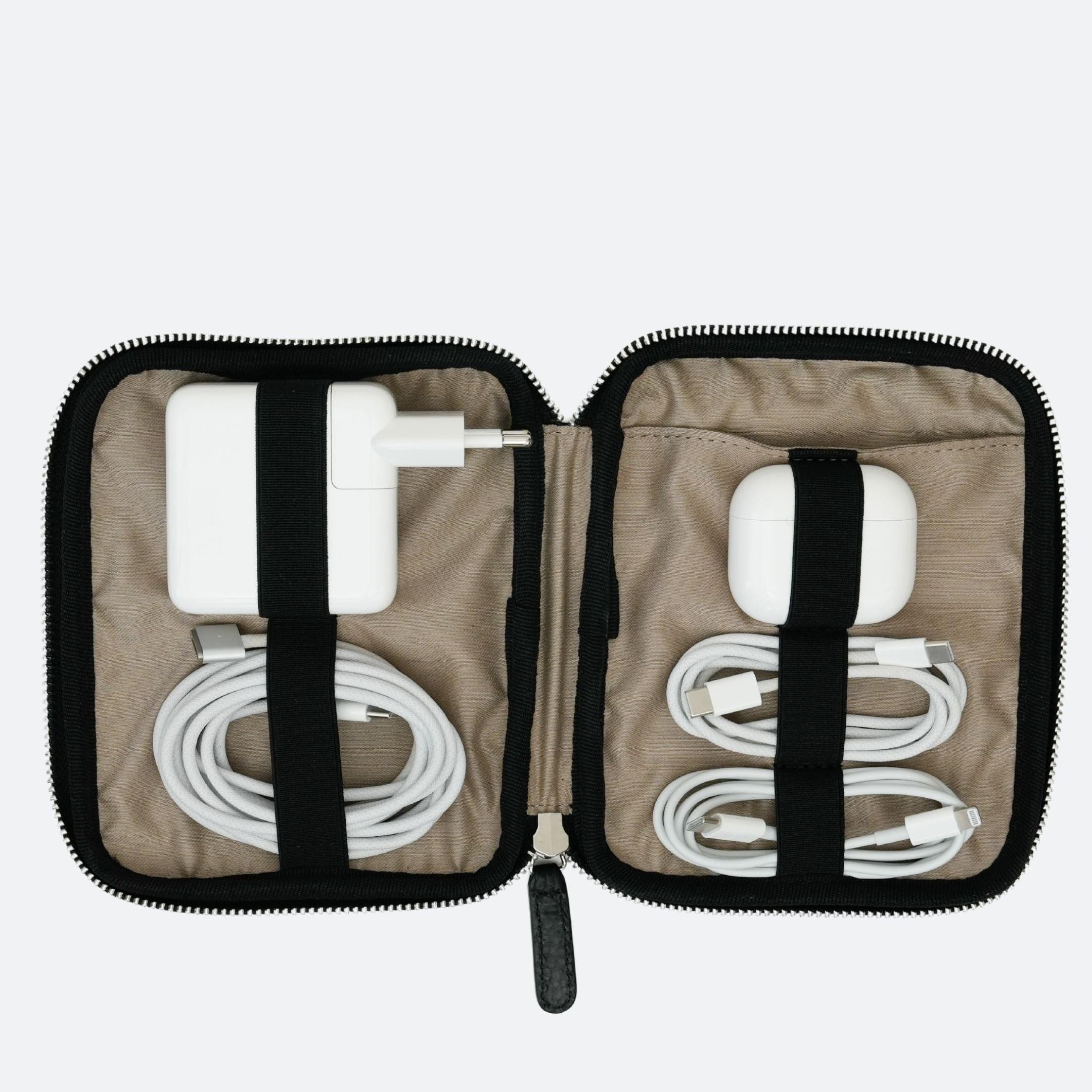 ALEMI Zurich | TECHNOPARK SMALL | Accessoires | Black with Silver Hardware | Soft Grain Leather | Inside with equipment white