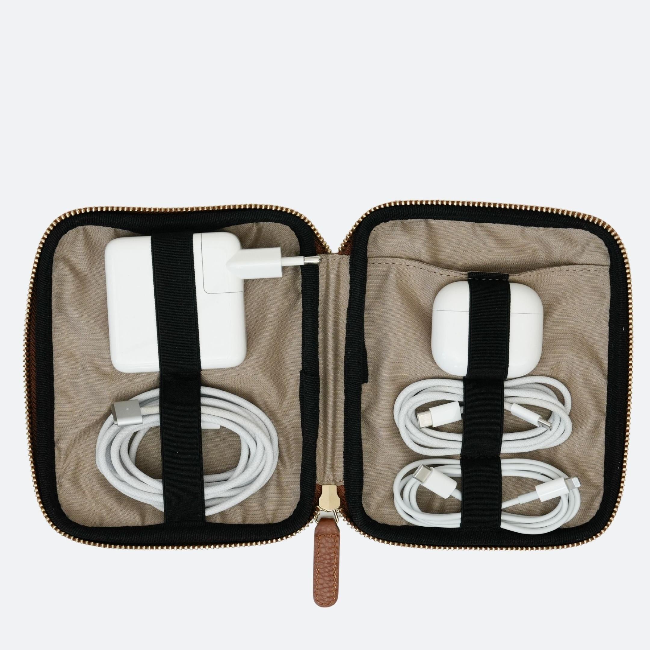 ALEMI Zurich | TECHNOPARK SMALL | Accessoires | Cognac | Soft Grain Leather | Inside with equipment white
