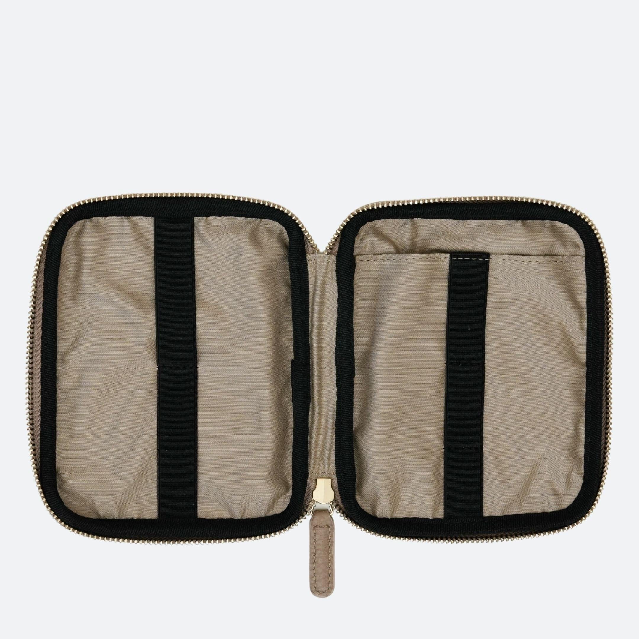 ALEMI Zurich | TECHNOPARK SMALL | Accessoires | Greige | Soft Grain Leather | Inside empty