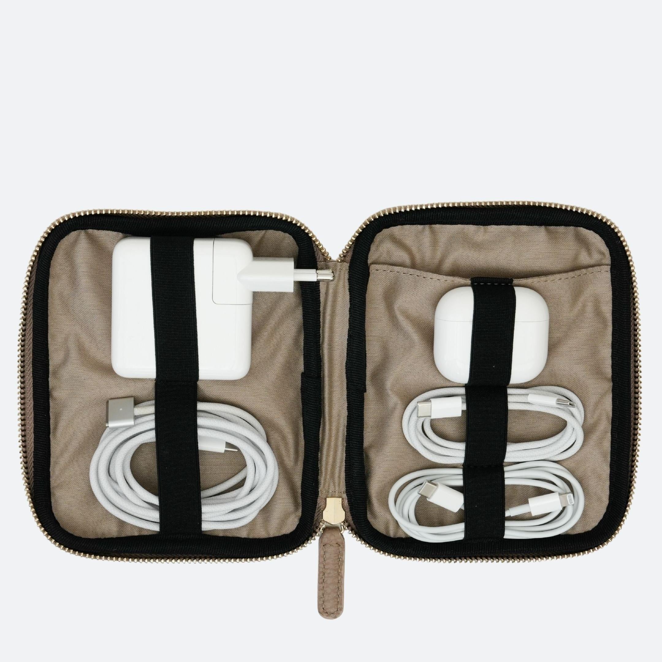 ALEMI Zurich | TECHNOPARK SMALL | Accessoires | Greige | Soft Grain Leather | Inside with equipment white