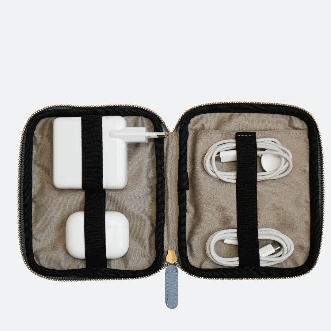 ALEMI Zurich | TECHNOPARK SMALL | Accessoires | Ice Blue | Soft Grain Leather | Inside filled