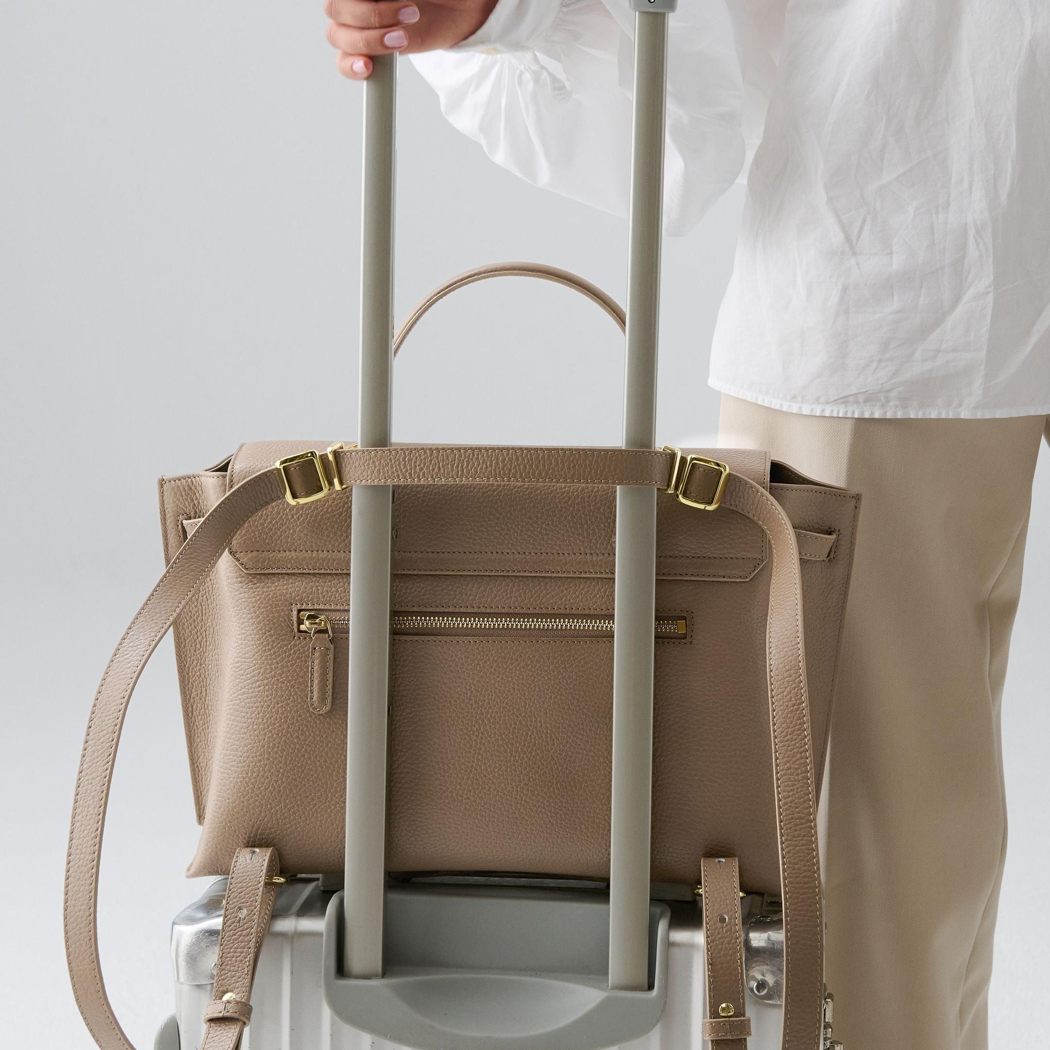 ALEMI Zurich | VIADUKT DAY | Laptop Bag | Greige | Soft Grain Leather | Bag on luggage