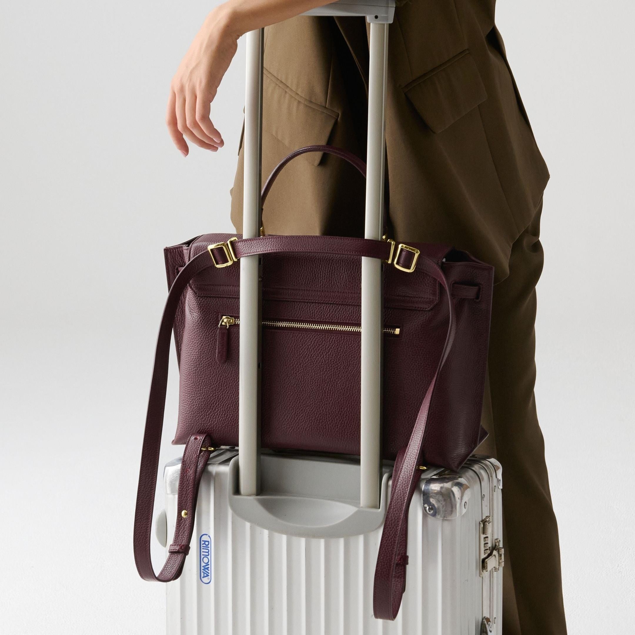 ALEMI Zurich | VIADUKT DAY | Laptop Bag | Maroon Red | Soft Grain Leather | Bag on luggage