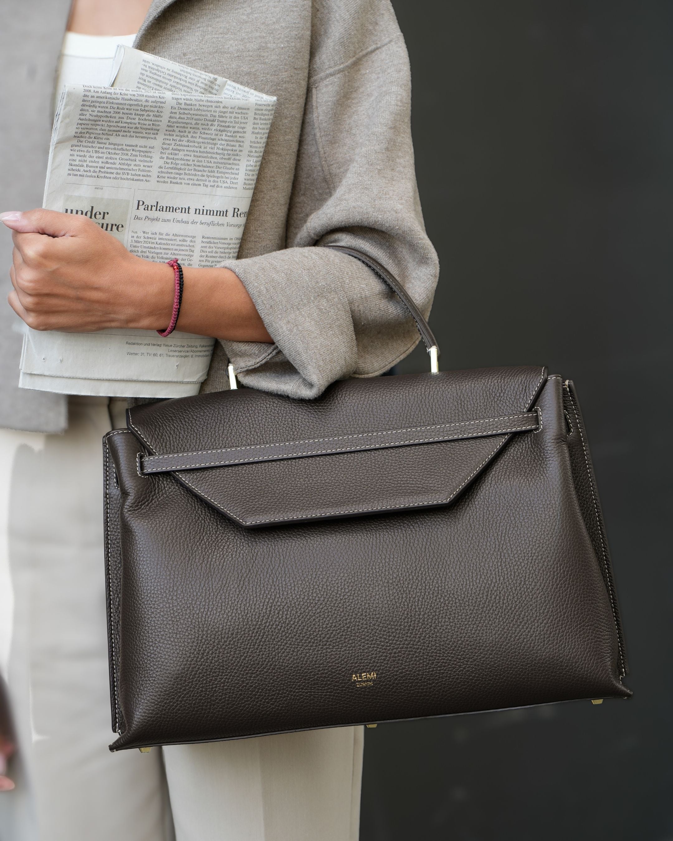 ALEMI Zurich | VIADUKT WORK | Laptop Bag | Dark Brown | Soft Grain Leather | Bag on tophandle
