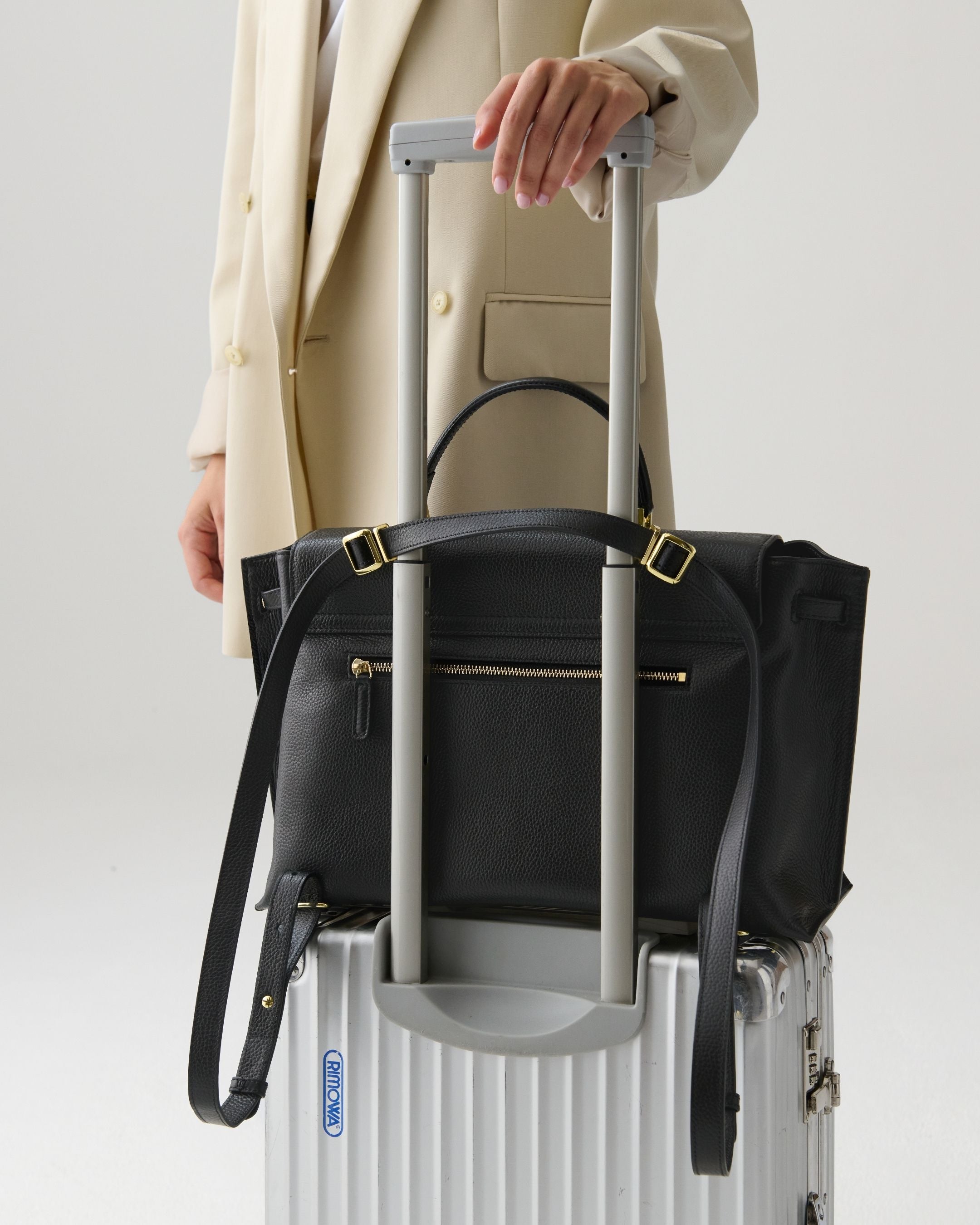 ALEMI Zurich | VIADUKT WORK | Laptop Bag | Black | Soft Grain Leather | Bag on luggage