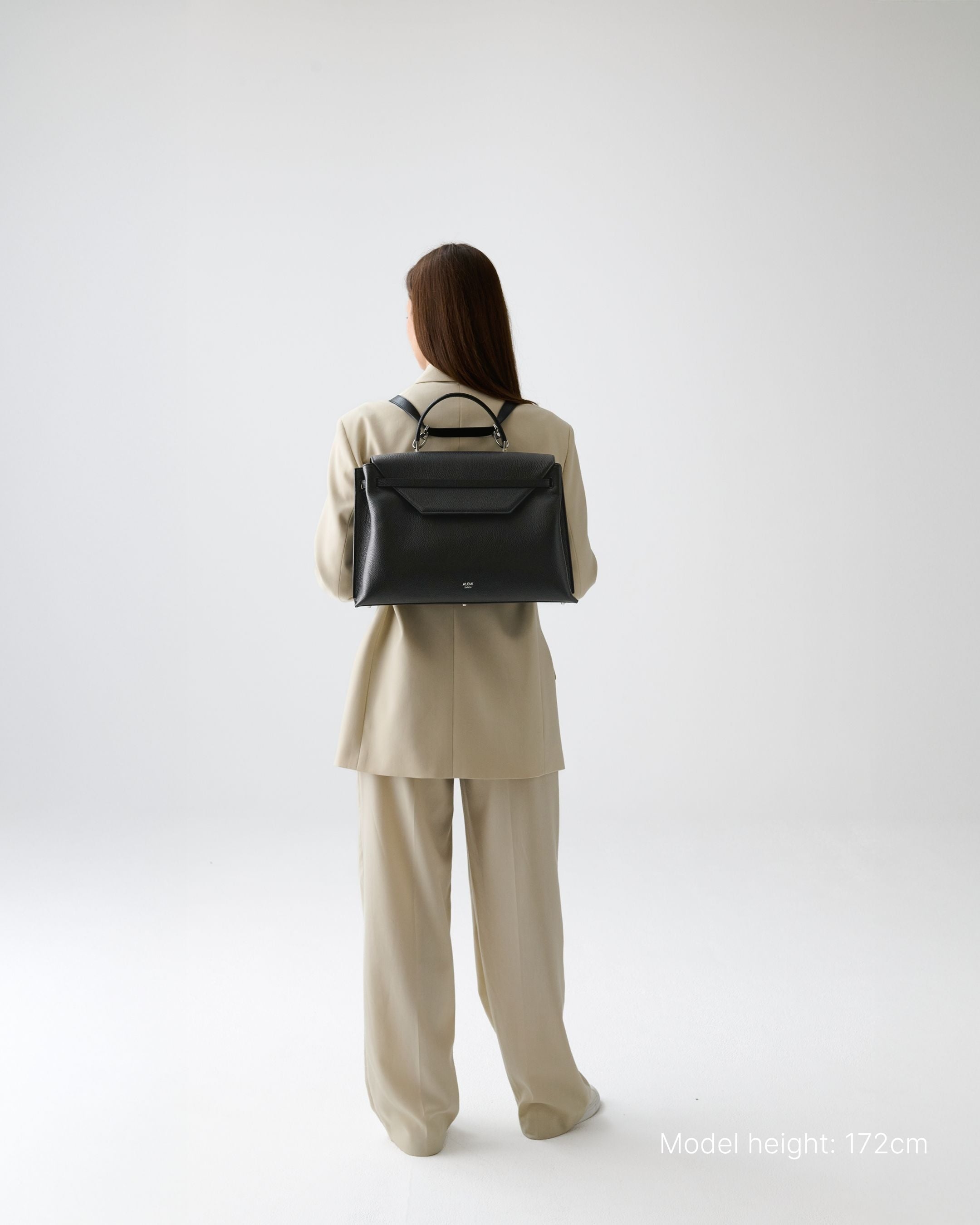 ALEMI Zurich | VIADUKT WORK | Laptop Bag | Black with Silver Hardware | Soft Grain Leather | Model carrying bag as backpack