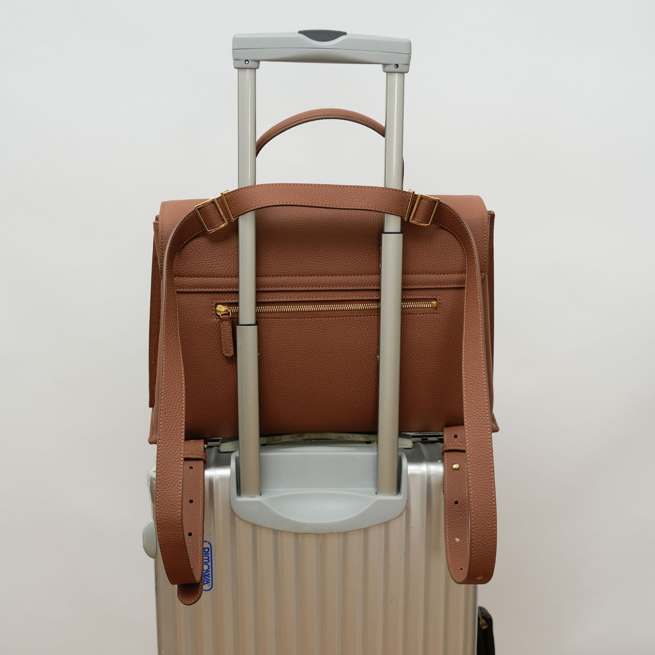 ALEMI Zurich | VIADUKT WORK | Laptop Bag | Cognac | Soft Grain Leather | On Suitcase