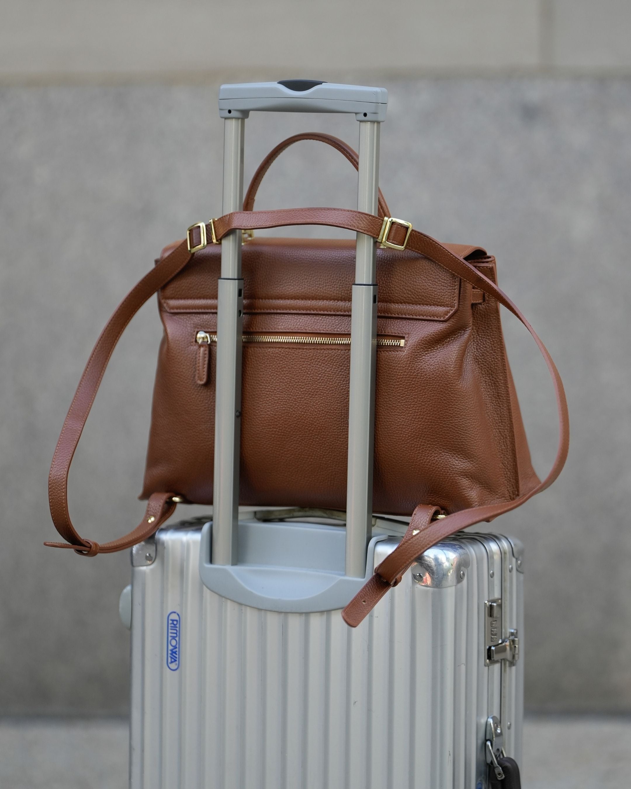 ALEMI Zurich | VIADUKT WORK | Laptop Bag | Cognac | Soft Grain Leather | Bag on luggage