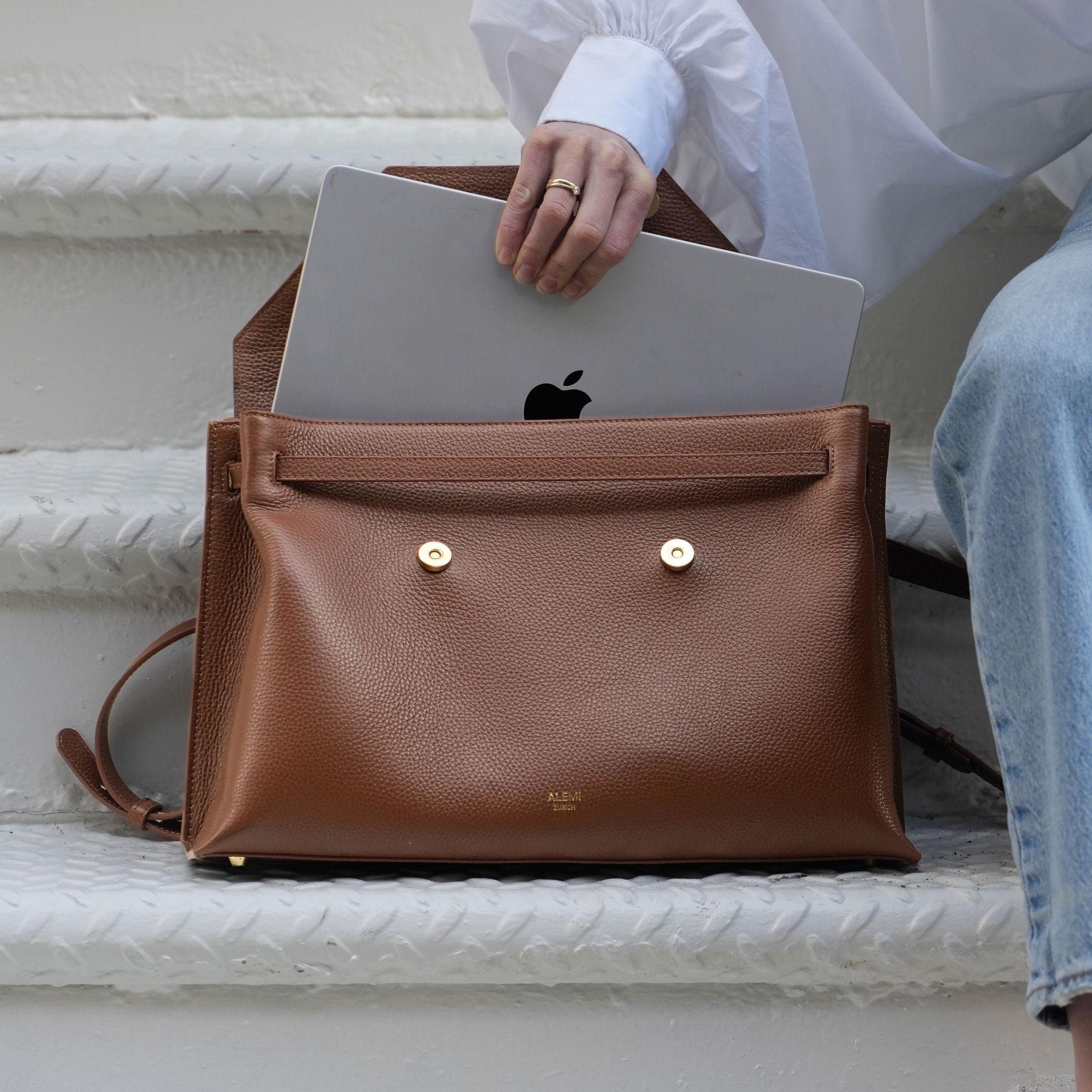 ALEMI Zurich | VIADUKT WORK | Laptop Bag | Cognac | Soft Grain Leather | Bag with laptop