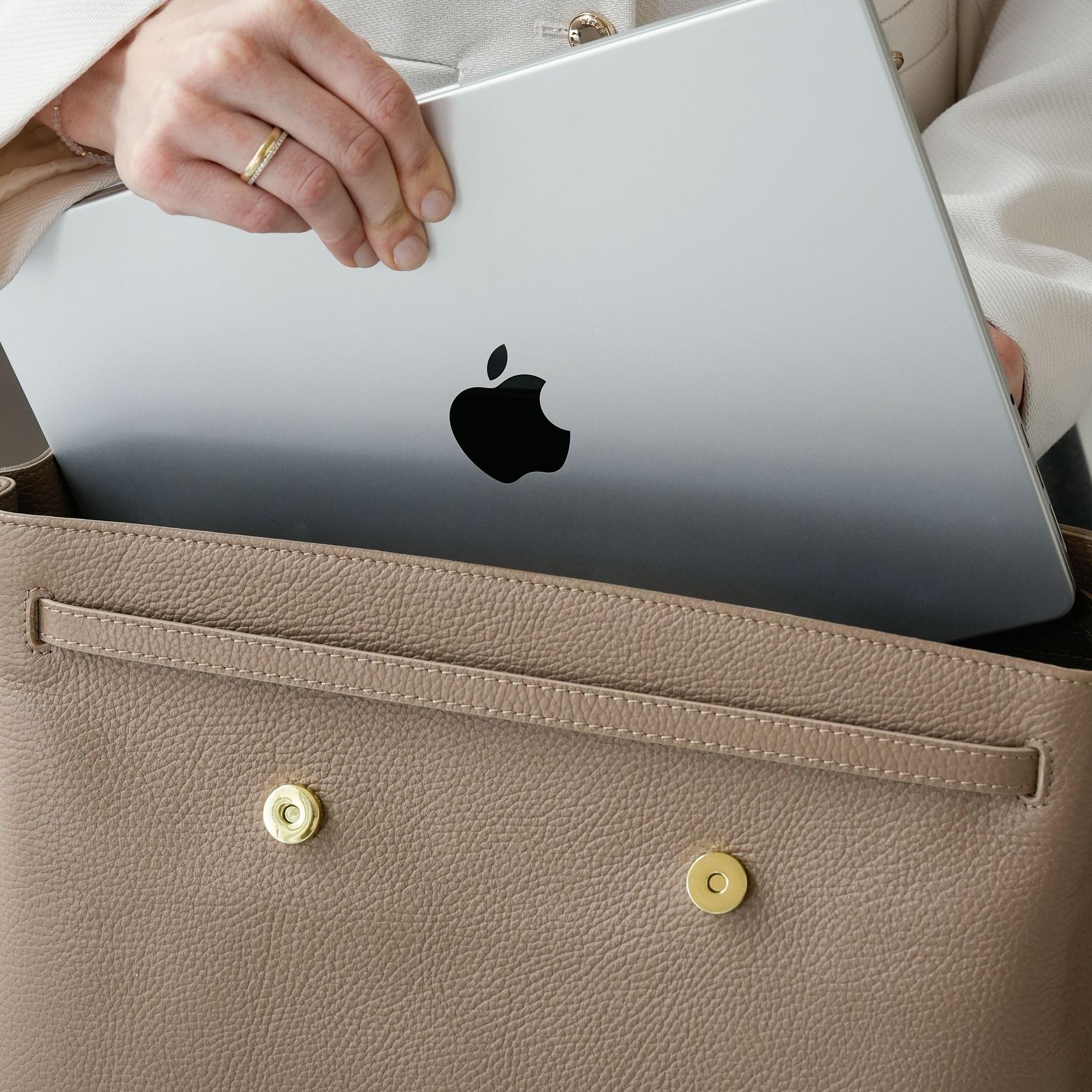 ALEMI Zurich | VIADUKT WORK | Laptop Bag | Greige | Soft Grain Leather | Bag with laptop