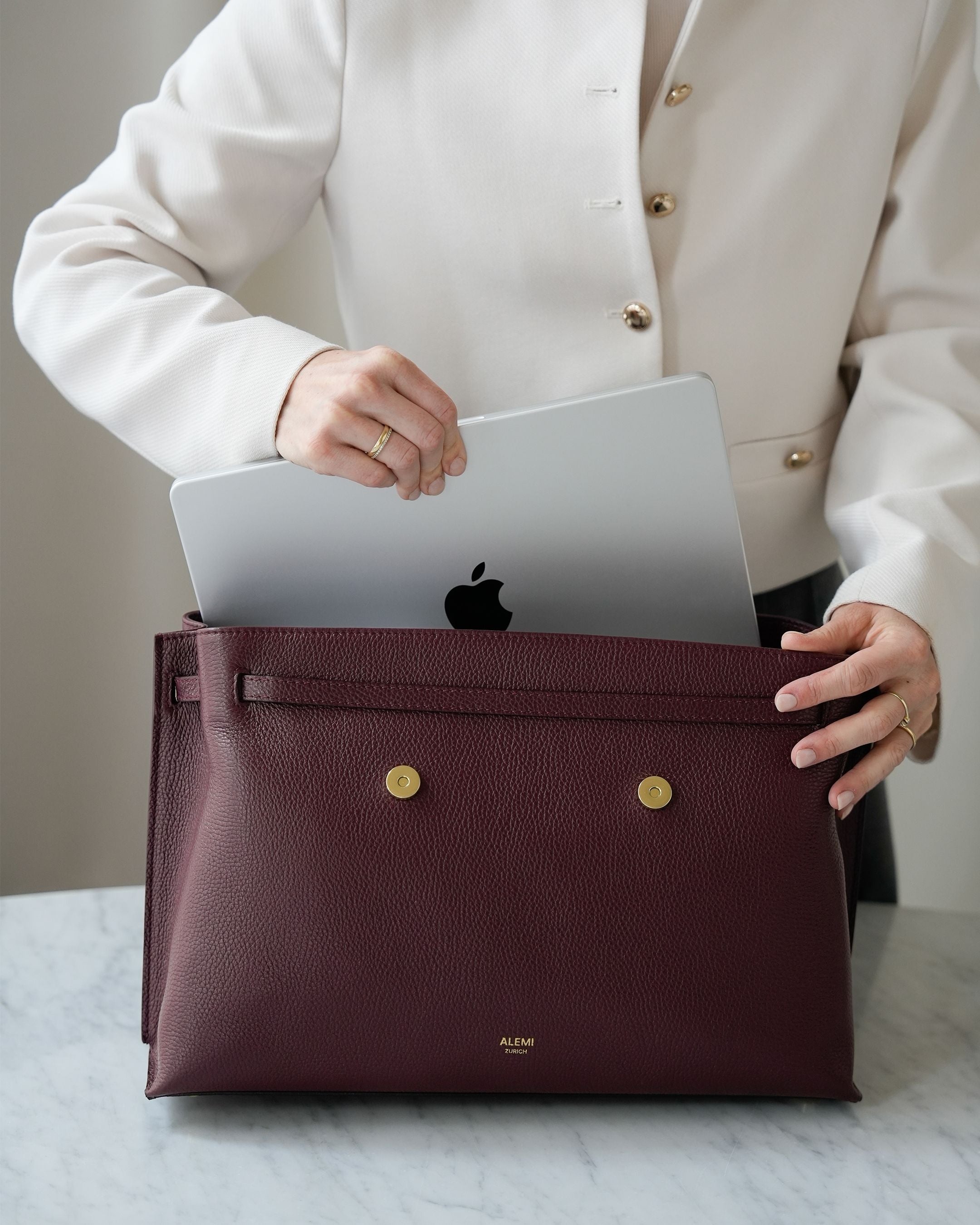 ALEMI Zurich | VIADUKT WORK | Laptop Bag | Maroon Red | Soft Grain Leather | Bag with laptop
